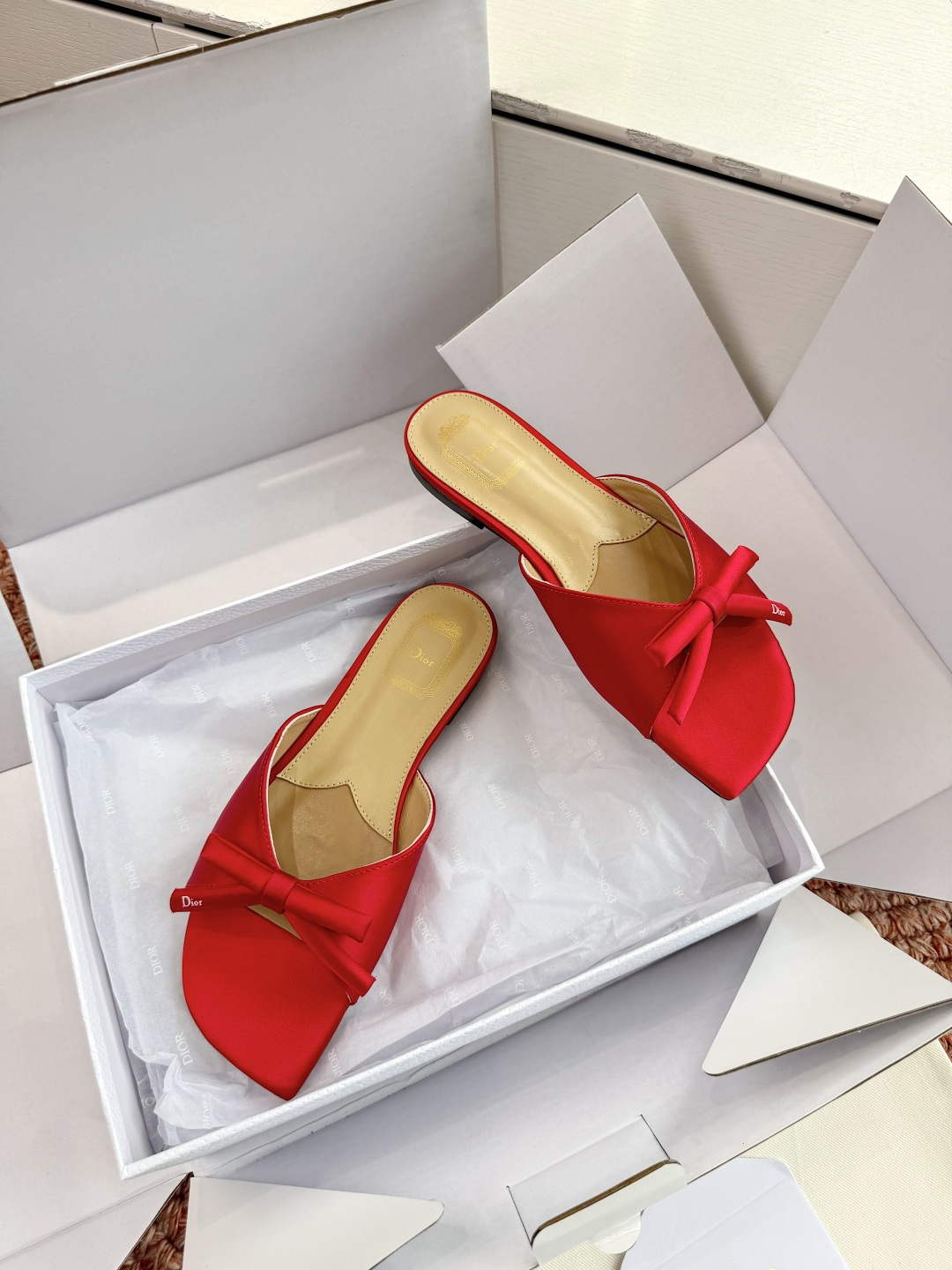🌾G030顶级品质Dior/迪奥26WF早春新蝴蝶结拖鞋凉鞋标志性金属D字扣缀于鞋头侧畔哑光鎏金质感低调
