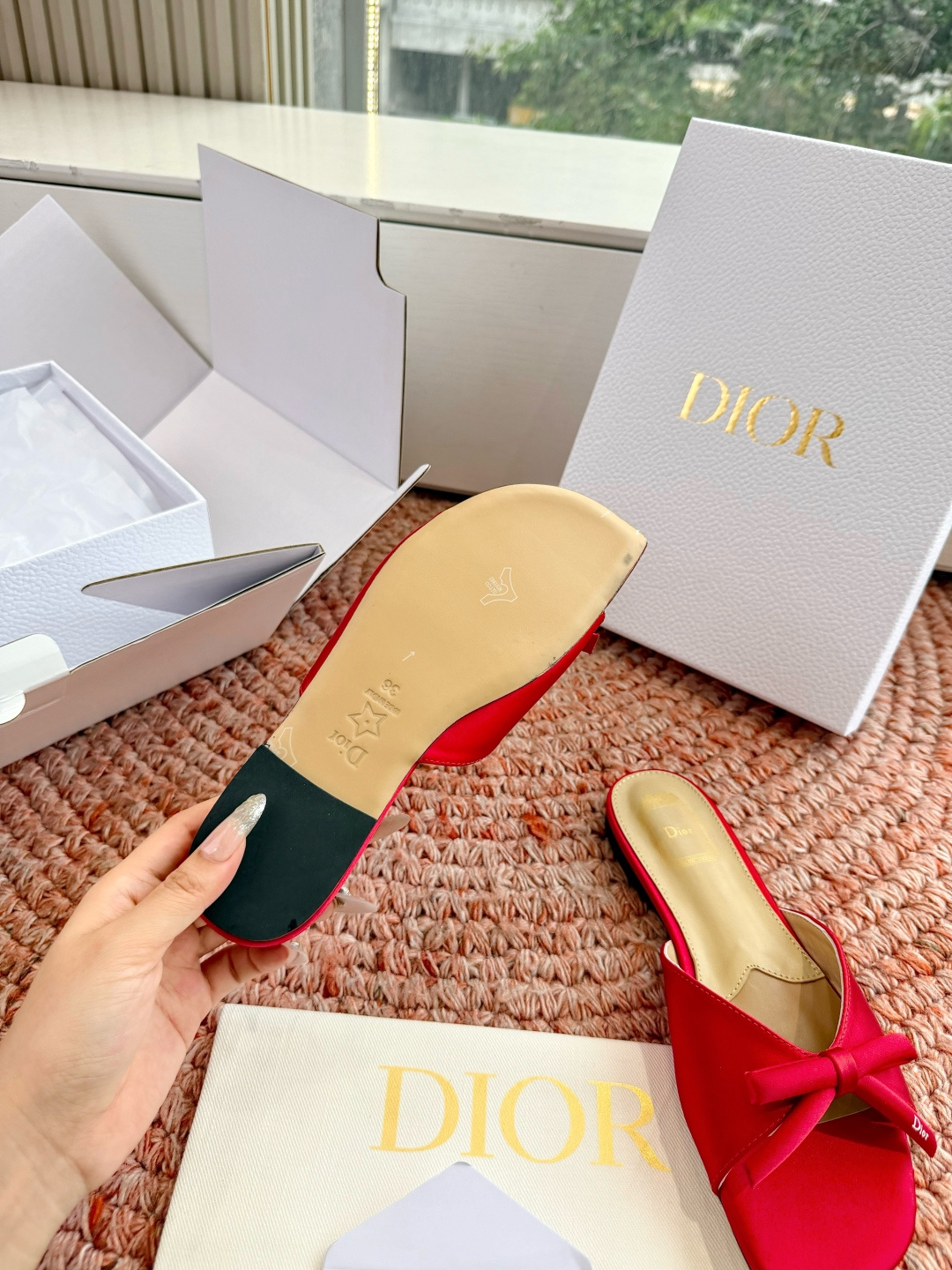 🌾G030顶级品质Dior/迪奥26WF早春新蝴蝶结拖鞋凉鞋标志性金属D字扣缀于鞋头侧畔哑光鎏金质感低调