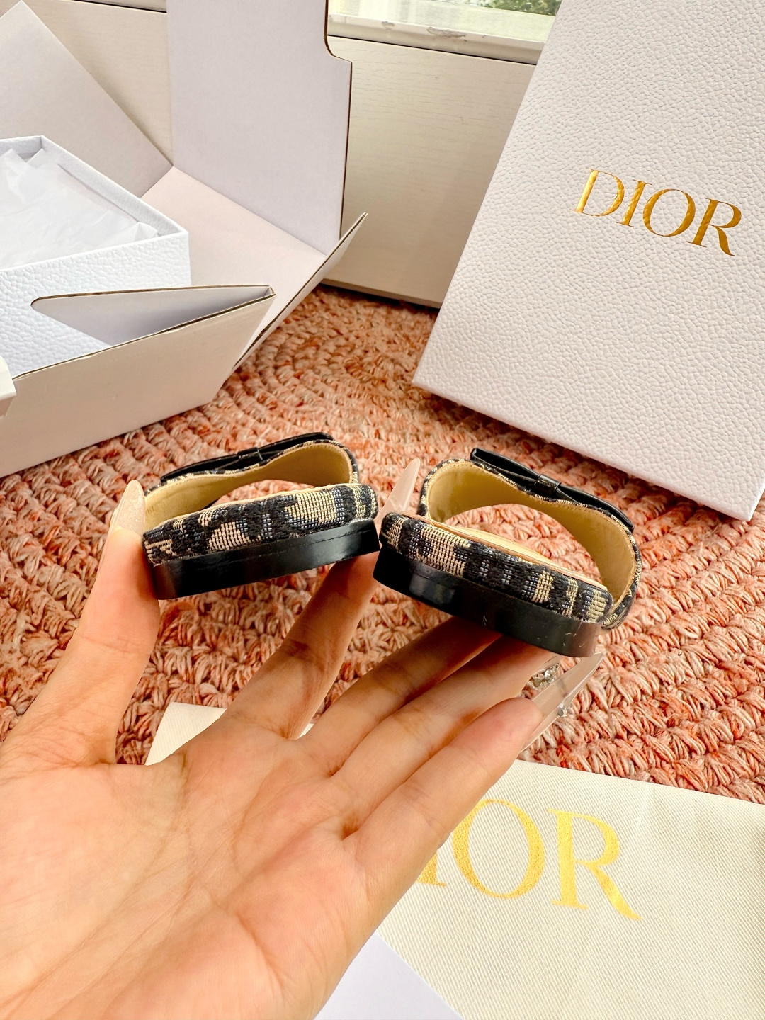 🌾G030顶级品质Dior/迪奥26WF早春新蝴蝶结拖鞋凉鞋标志性金属D字扣缀于鞋头侧畔哑光鎏金质感低调