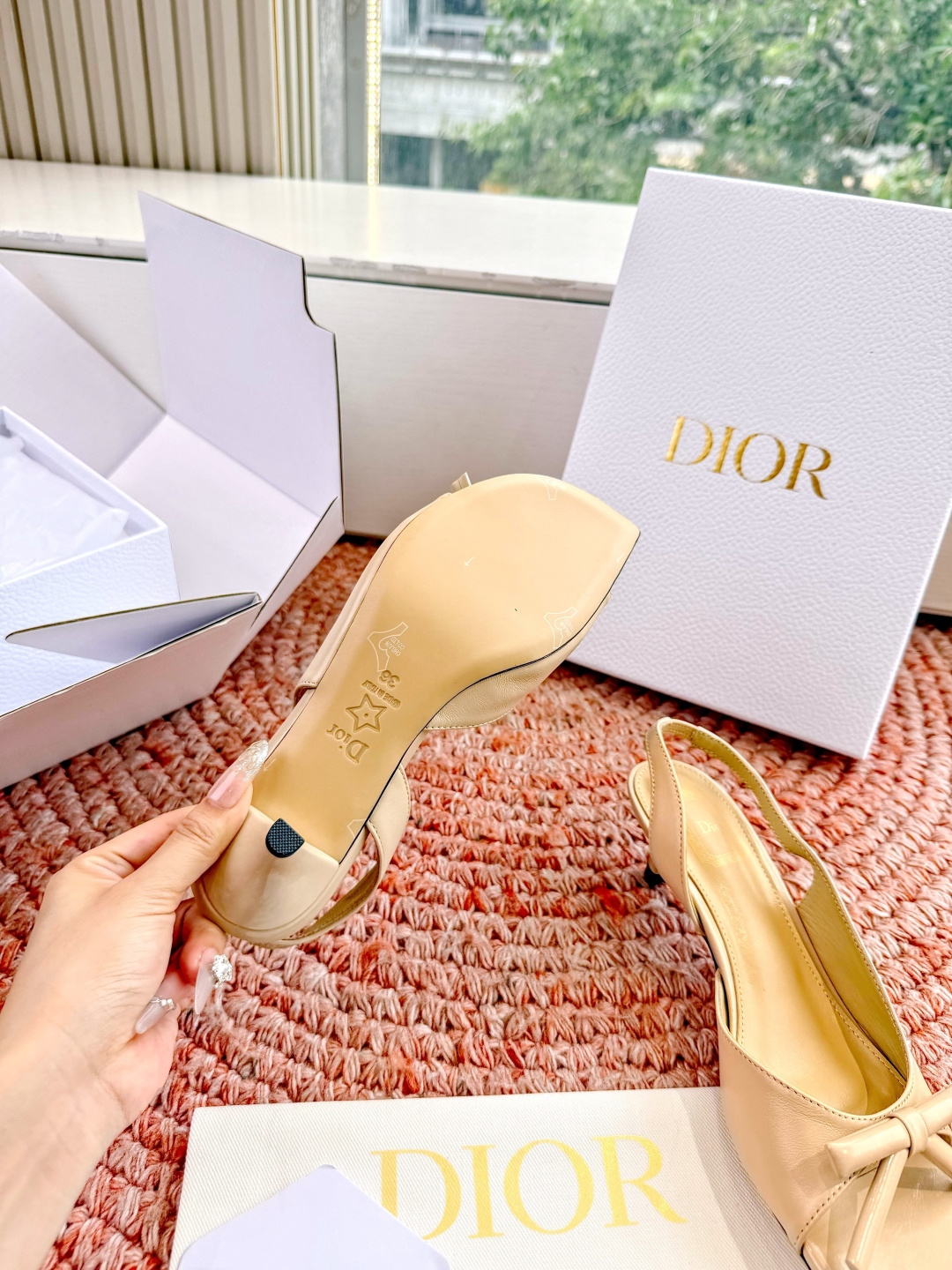 🌾G030顶级品质Dior/迪奥26WF早春新蝴蝶结高跟拖鞋凉鞋标志性金属D字扣缀于鞋头侧畔哑光鎏金质感