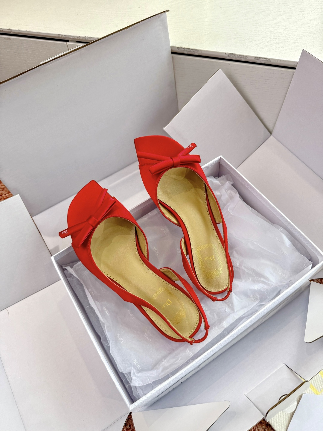 🌾G030顶级品质Dior/迪奥26WF早春新蝴蝶结高跟拖鞋凉鞋标志性金属D字扣缀于鞋头侧畔哑光鎏金质感