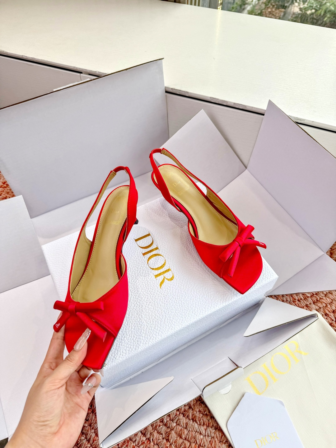 🌾G030顶级品质Dior/迪奥26WF早春新蝴蝶结高跟拖鞋凉鞋标志性金属D字扣缀于鞋头侧畔哑光鎏金质感