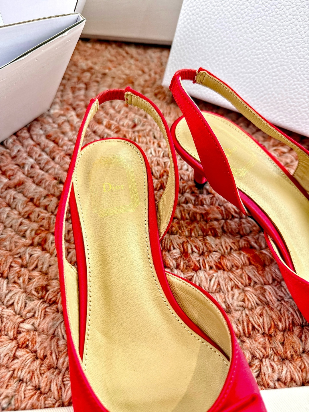 🌾G030顶级品质Dior/迪奥26WF早春新蝴蝶结高跟拖鞋凉鞋标志性金属D字扣缀于鞋头侧畔哑光鎏金质感