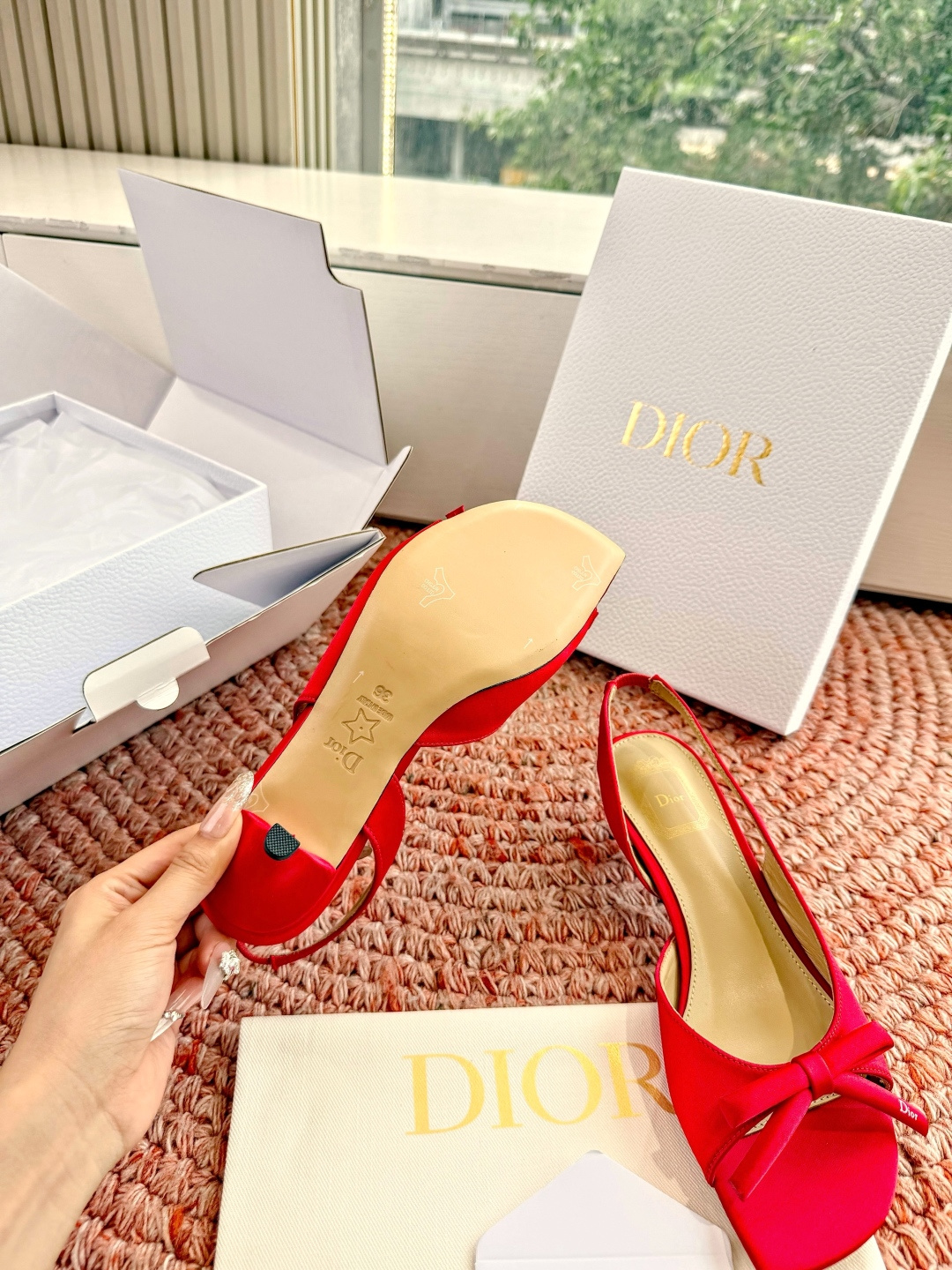 🌾G030顶级品质Dior/迪奥26WF早春新蝴蝶结高跟拖鞋凉鞋标志性金属D字扣缀于鞋头侧畔哑光鎏金质感