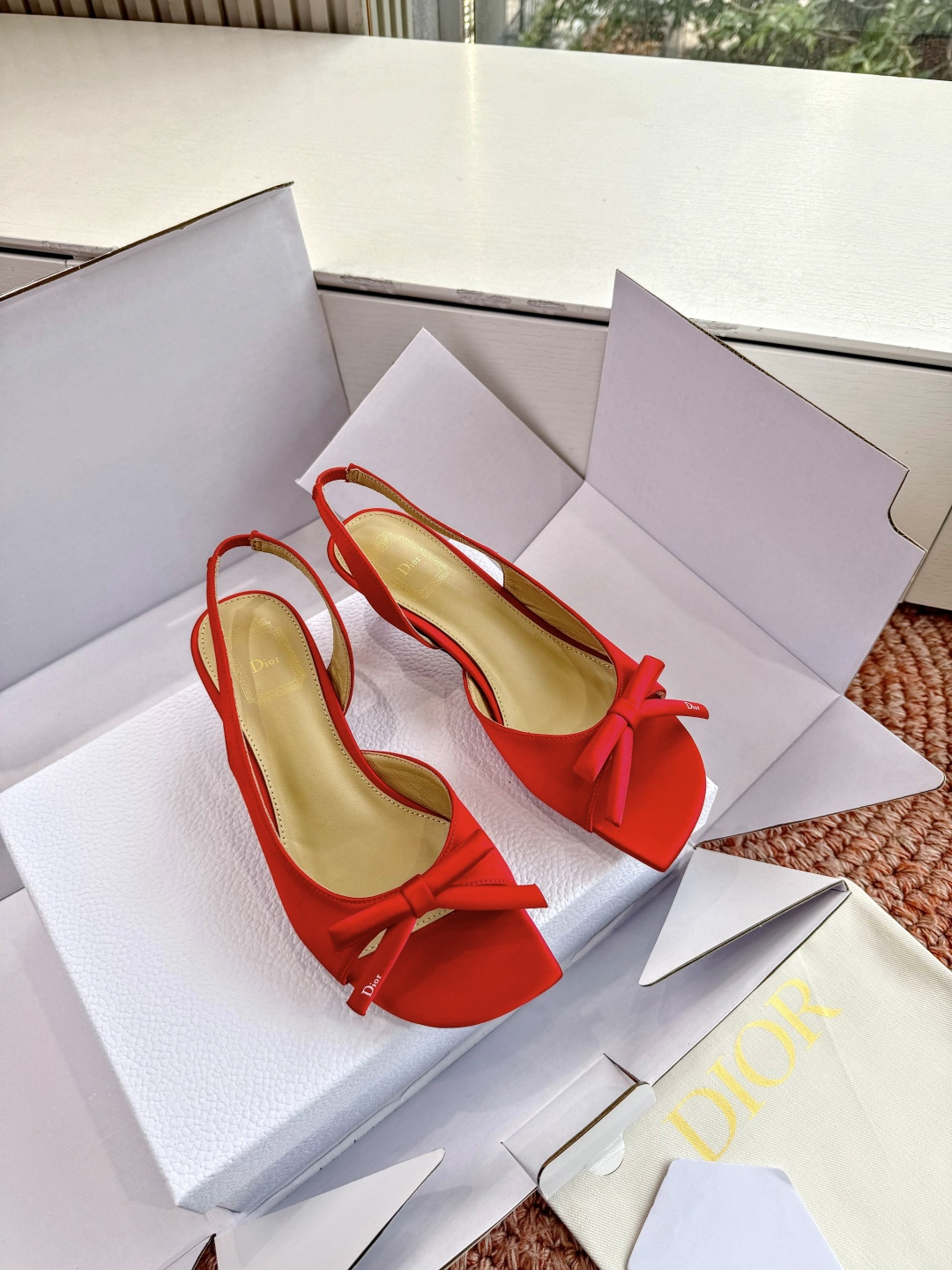 🌾G030顶级品质Dior/迪奥26WF早春新蝴蝶结高跟拖鞋凉鞋标志性金属D字扣缀于鞋头侧畔哑光鎏金质感