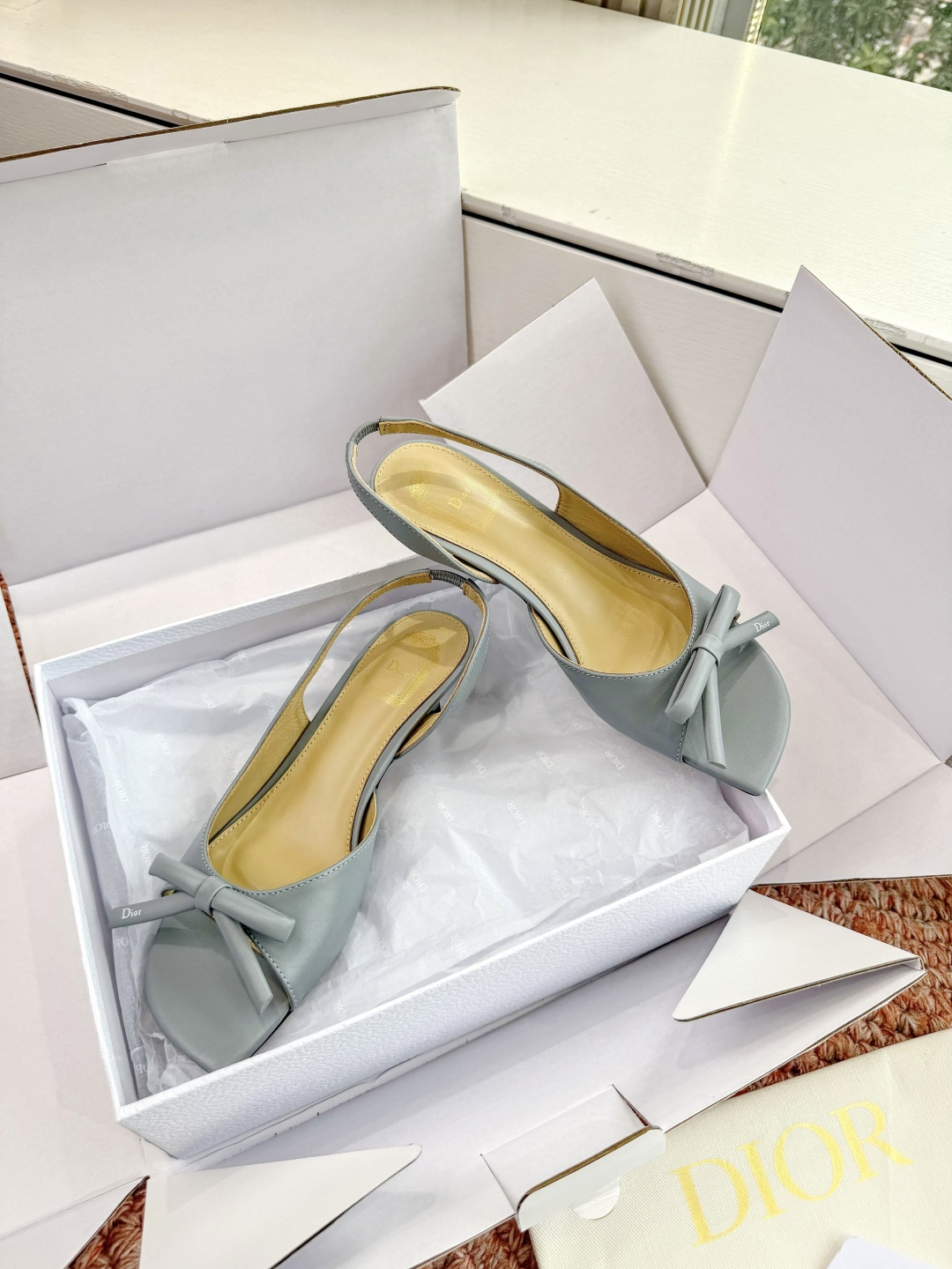 🌾G030顶级品质Dior/迪奥26WF早春新蝴蝶结高跟拖鞋凉鞋标志性金属D字扣缀于鞋头侧畔哑光鎏金质感