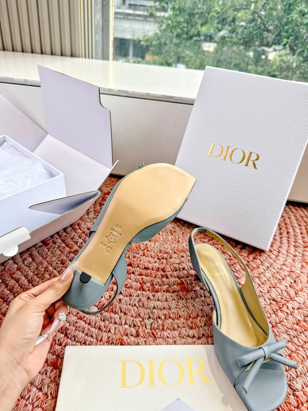 🌾G030顶级品质Dior/迪奥26WF早春新蝴蝶结高跟拖鞋凉鞋标志性金属D字扣缀于鞋头侧畔哑光鎏金质感