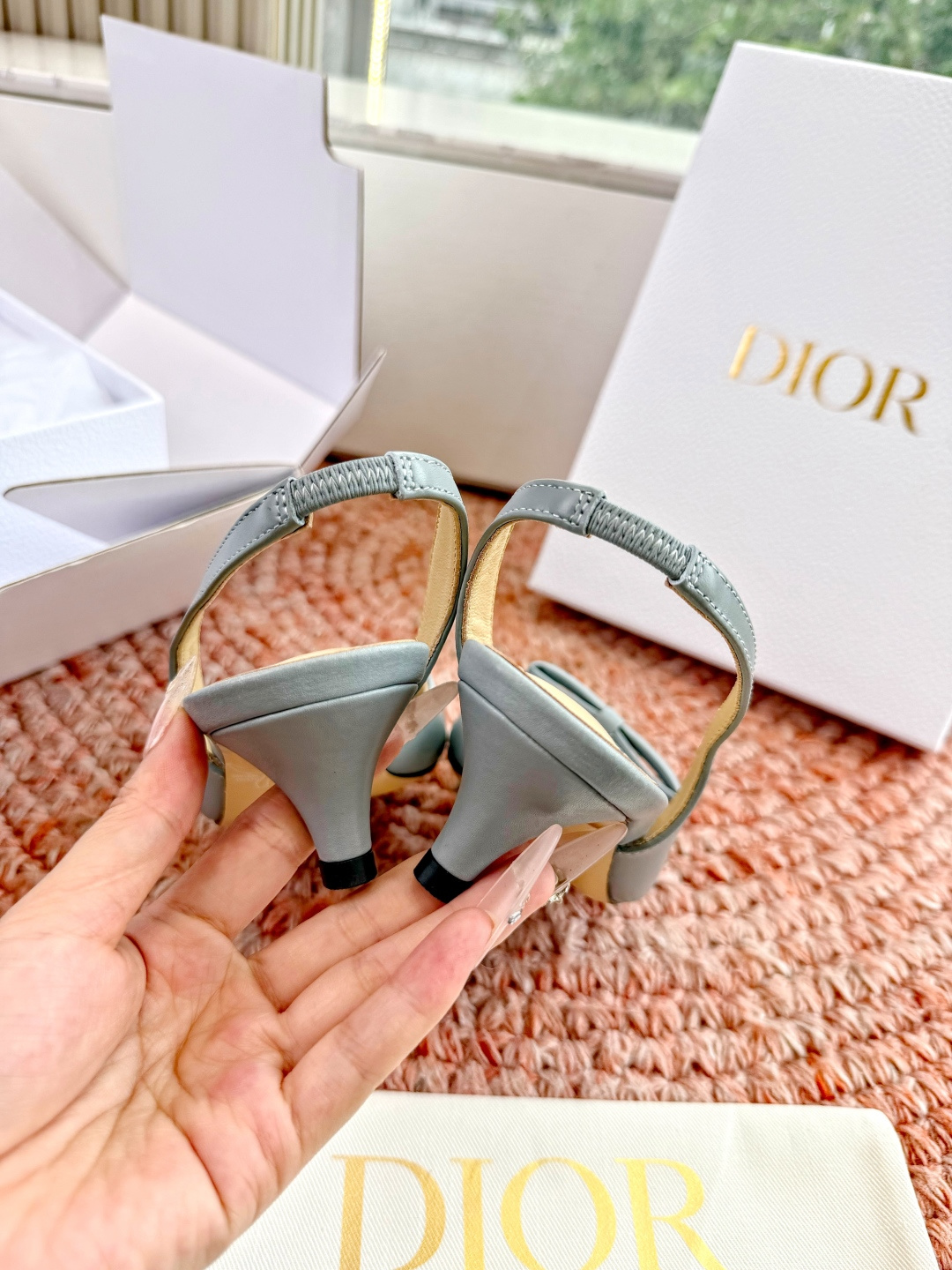 🌾G030顶级品质Dior/迪奥26WF早春新蝴蝶结高跟拖鞋凉鞋标志性金属D字扣缀于鞋头侧畔哑光鎏金质感