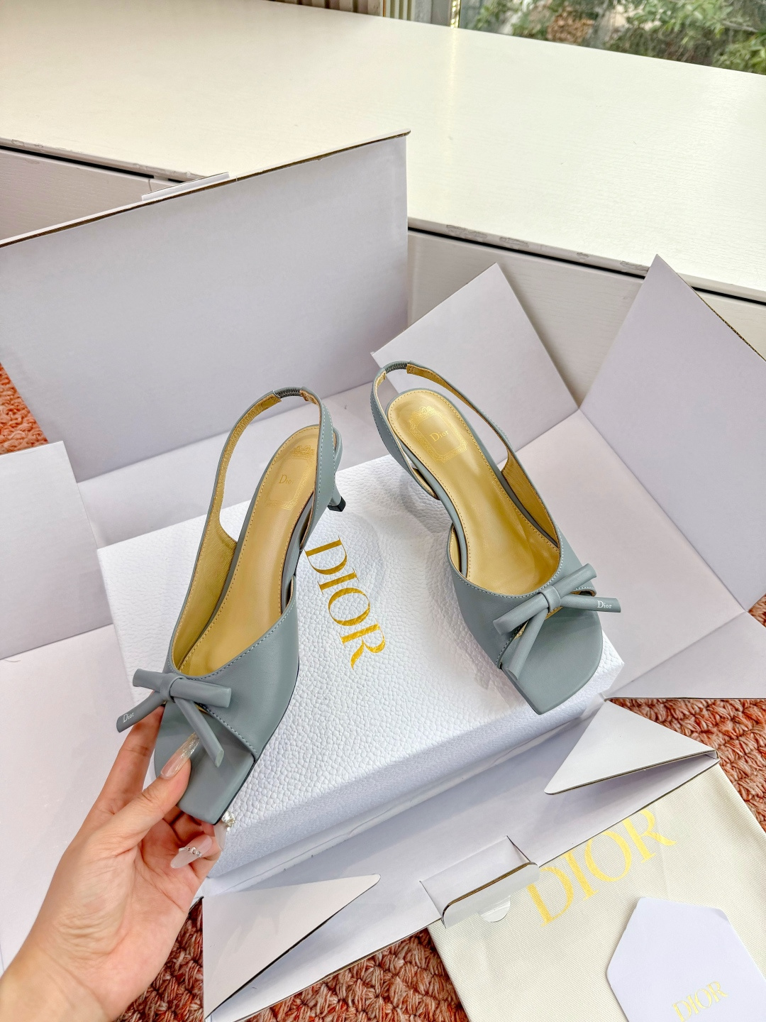 🌾G030顶级品质Dior/迪奥26WF早春新蝴蝶结高跟拖鞋凉鞋标志性金属D字扣缀于鞋头侧畔哑光鎏金质感