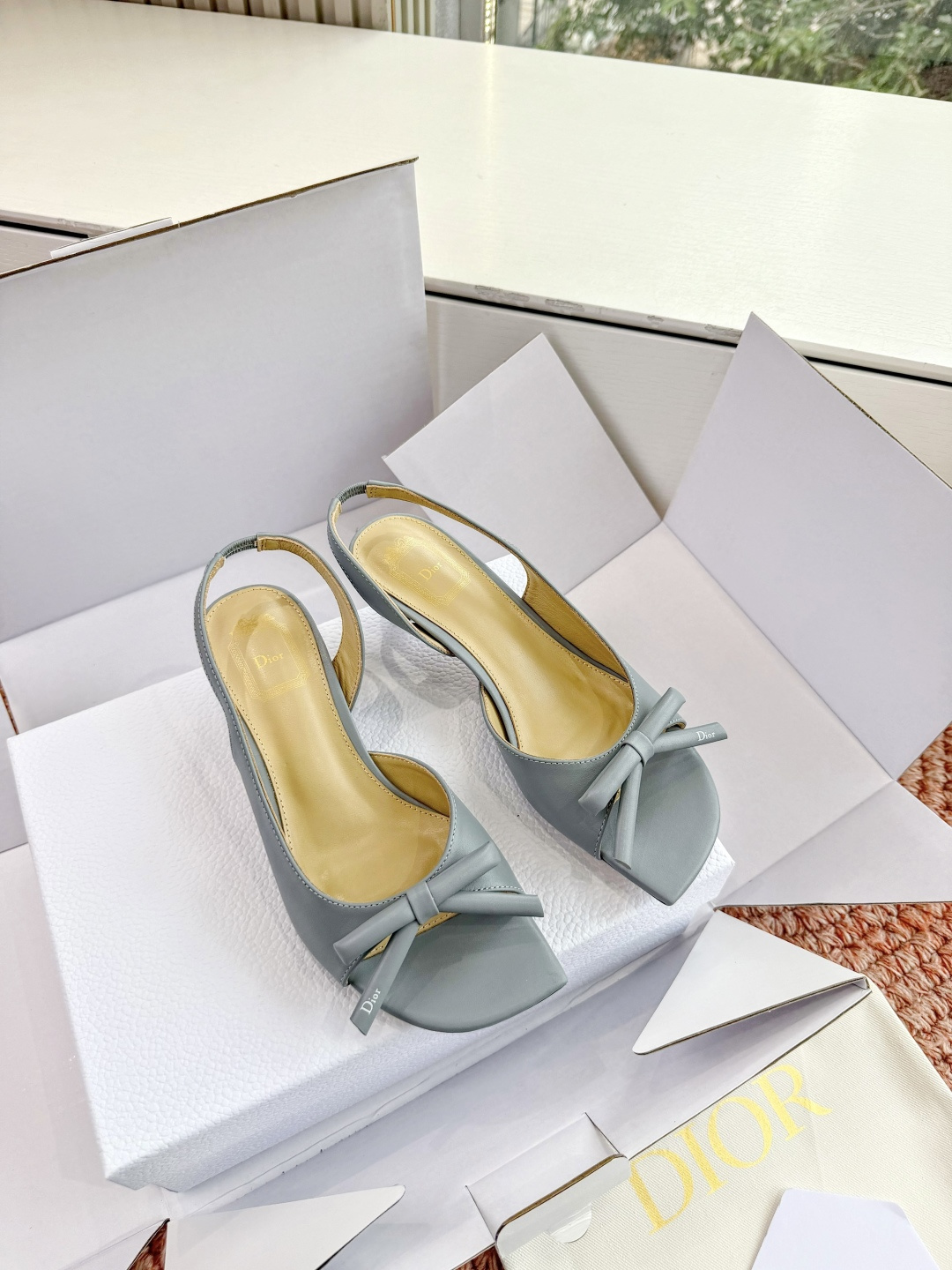 🌾G030顶级品质Dior/迪奥26WF早春新蝴蝶结高跟拖鞋凉鞋标志性金属D字扣缀于鞋头侧畔哑光鎏金质感