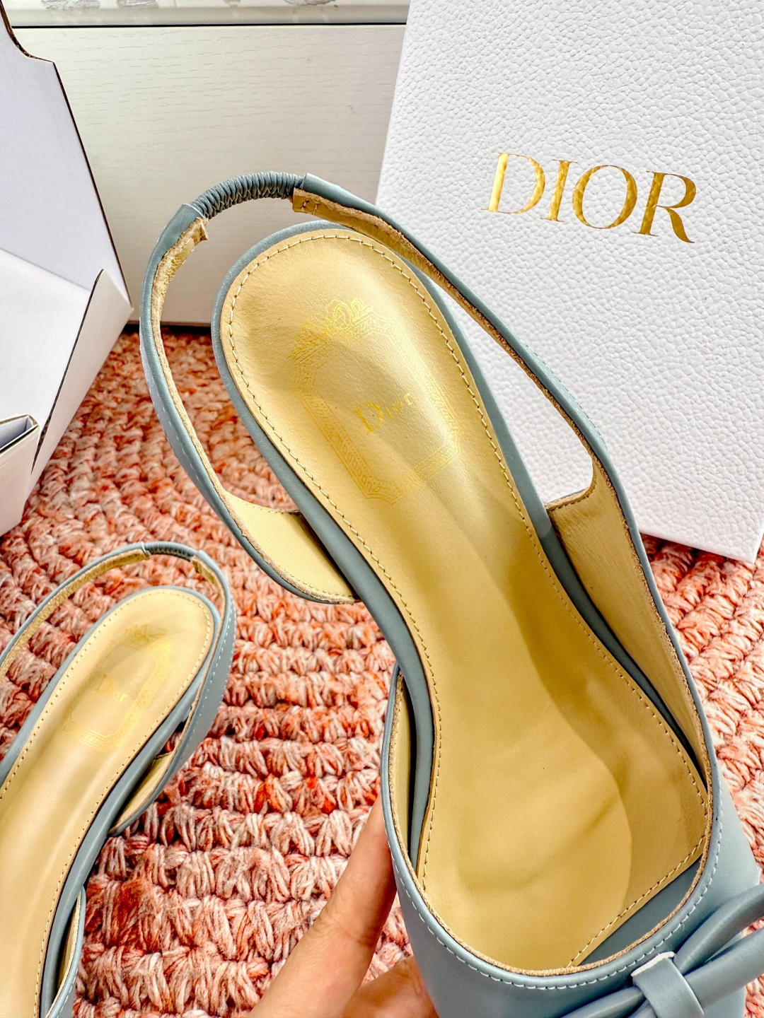 🌾G030顶级品质Dior/迪奥26WF早春新蝴蝶结高跟拖鞋凉鞋标志性金属D字扣缀于鞋头侧畔哑光鎏金质感