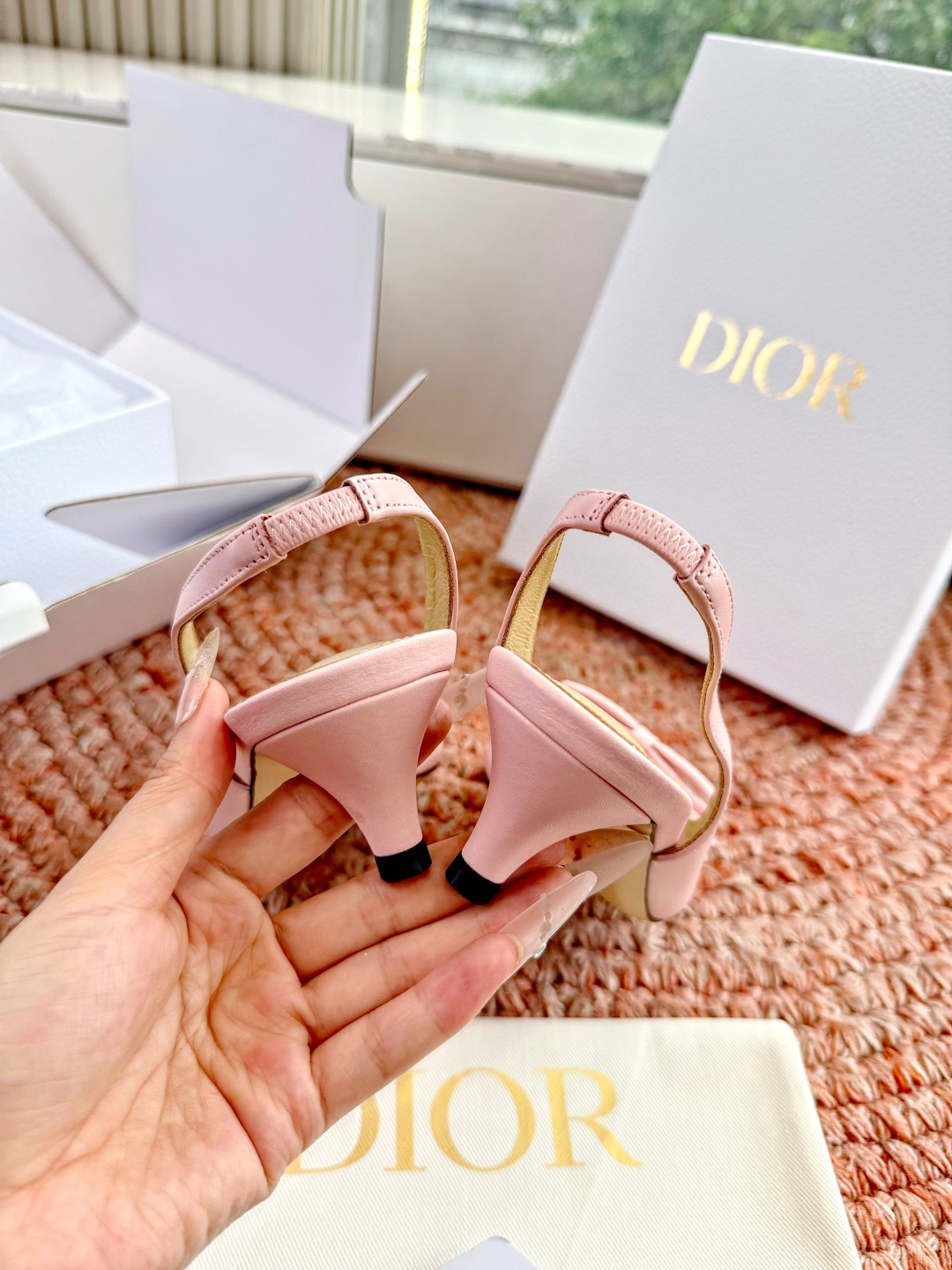 🌾G030顶级品质Dior/迪奥26WF早春新蝴蝶结高跟拖鞋凉鞋标志性金属D字扣缀于鞋头侧畔哑光鎏金质感