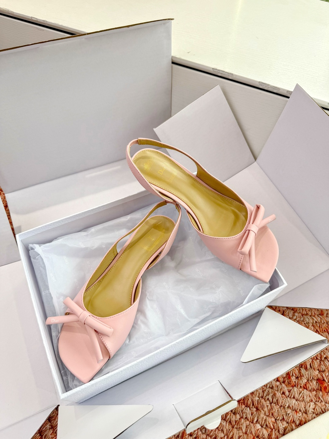 🌾G030顶级品质Dior/迪奥26WF早春新蝴蝶结高跟拖鞋凉鞋标志性金属D字扣缀于鞋头侧畔哑光鎏金质感