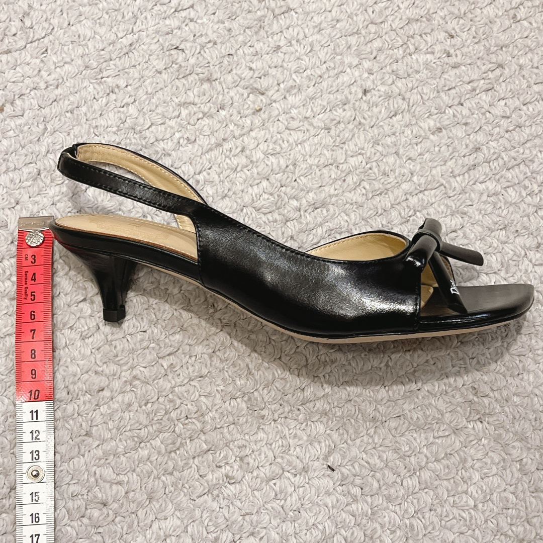 🌾G030顶级品质Dior/迪奥26WF早春新蝴蝶结高跟拖鞋凉鞋标志性金属D字扣缀于鞋头侧畔哑光鎏金质感