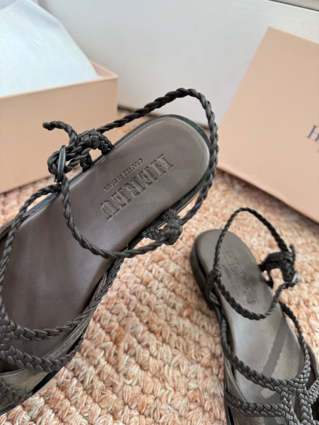 🌾G009所见即所得新款HEREU｜西班牙小众品牌高版本品质褶皱蝴蝶结圆头玛丽珍平底单鞋跳舞鞋面料：进口