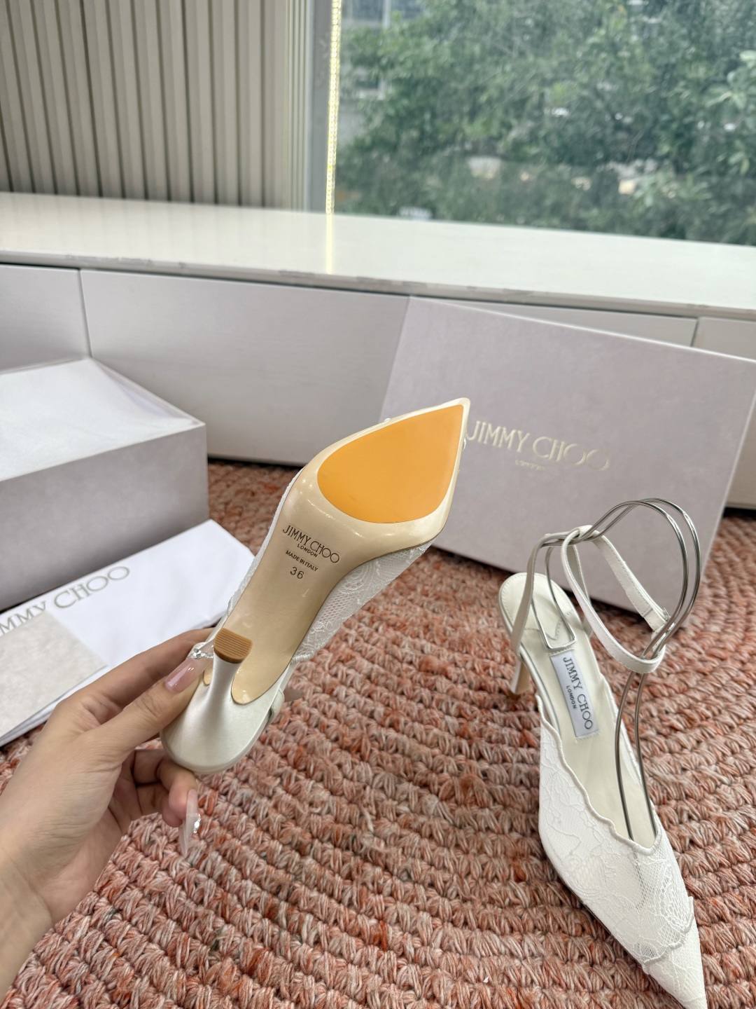 🌾G987所见即所得Jimmychoo 吉米周 26/ 春夏新款 蕾丝 尖头 高跟鞋 这个系列最有意思的