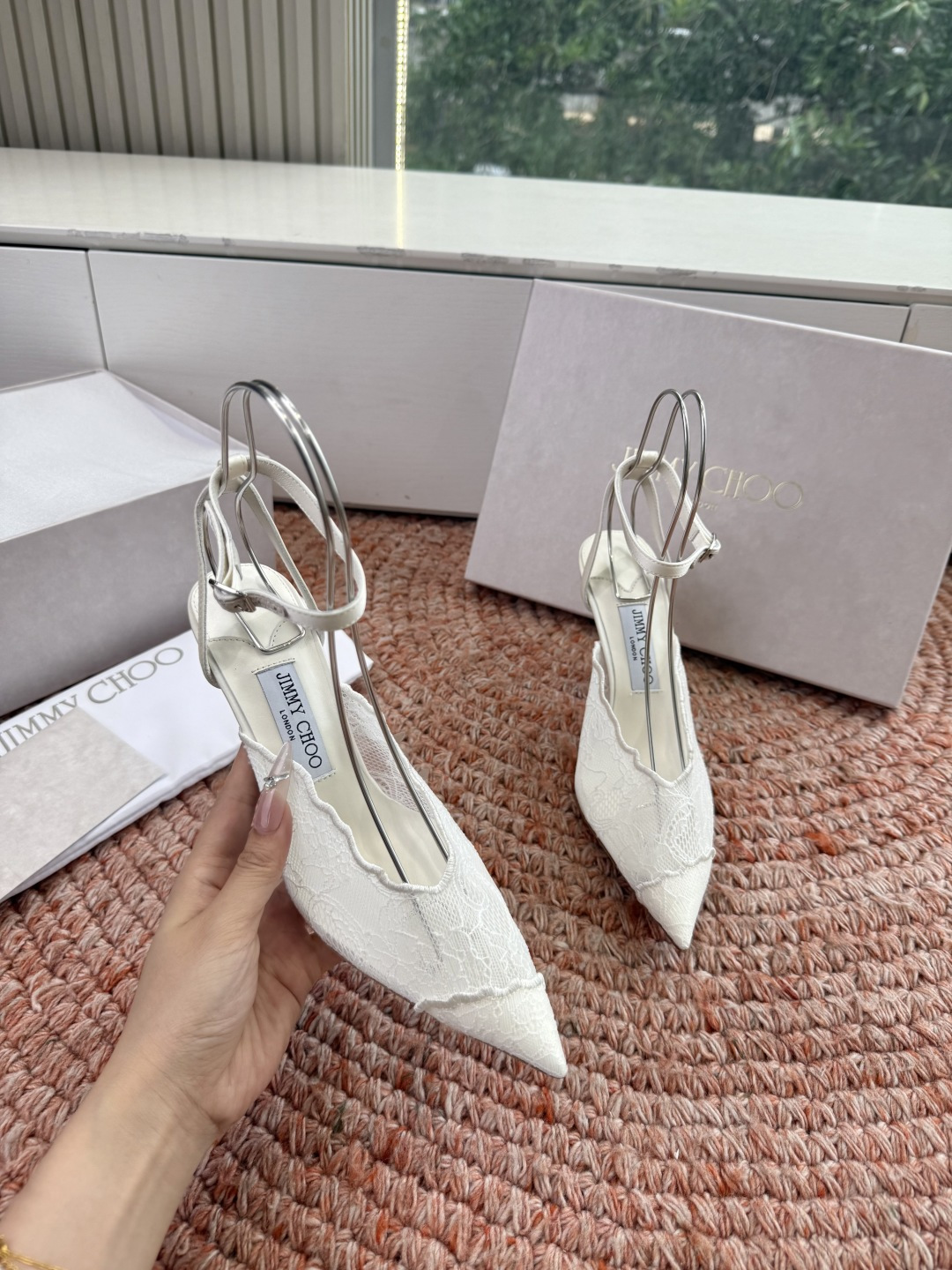 🌾G987所见即所得Jimmychoo 吉米周 26/ 春夏新款 蕾丝 尖头 高跟鞋 这个系列最有意思的