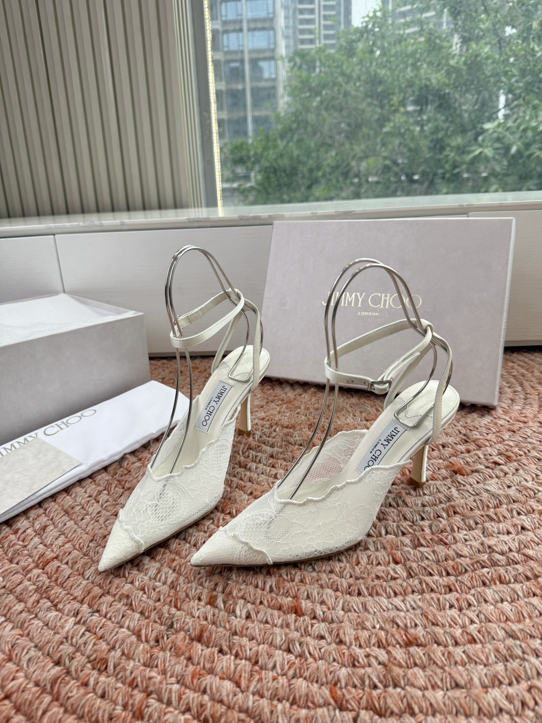 🌾G987所见即所得Jimmychoo 吉米周 26/ 春夏新款 蕾丝 尖头 高跟鞋 这个系列最有意思的
