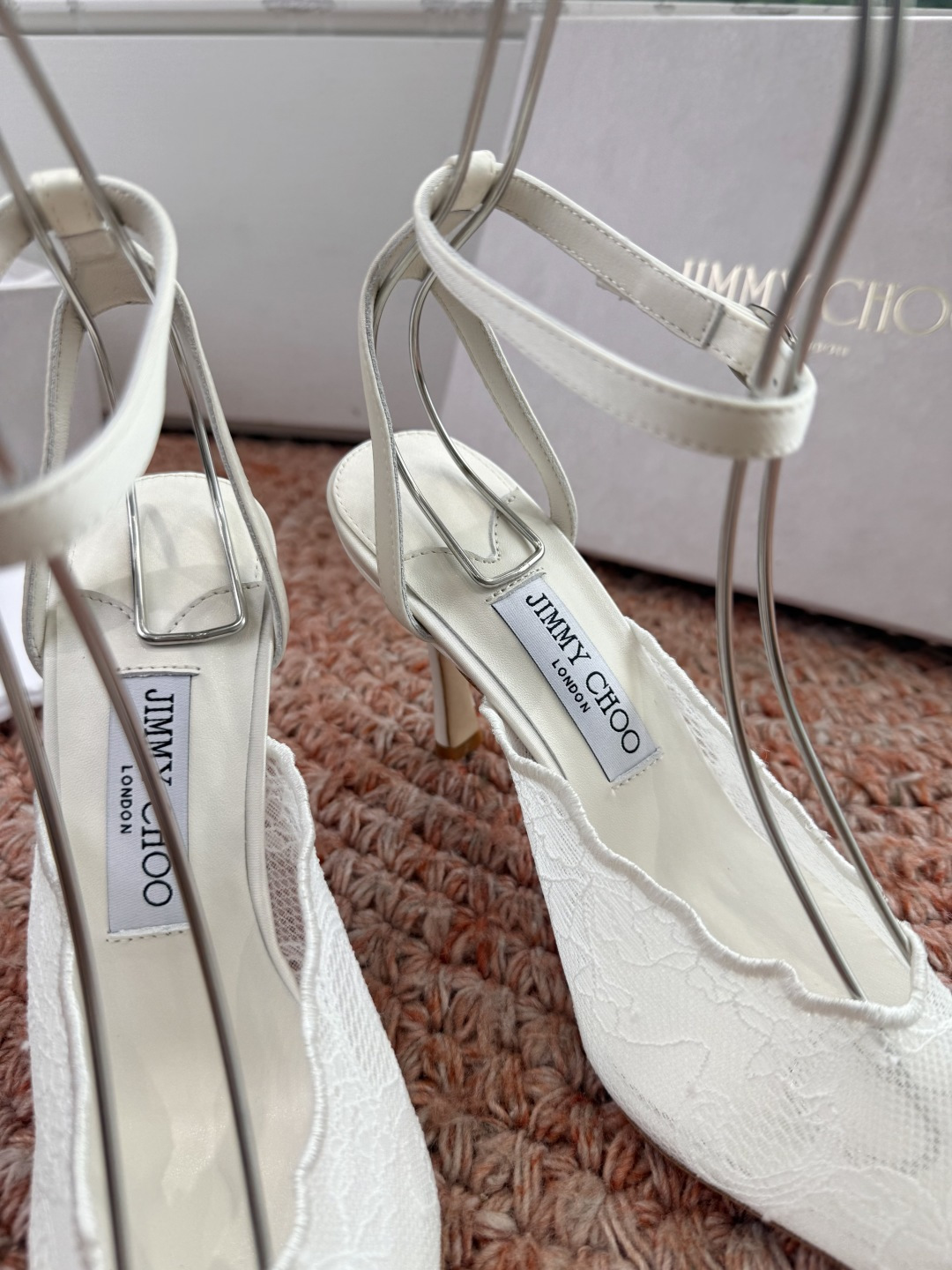 🌾G987所见即所得Jimmychoo 吉米周 26/ 春夏新款 蕾丝 尖头 高跟鞋 这个系列最有意思的