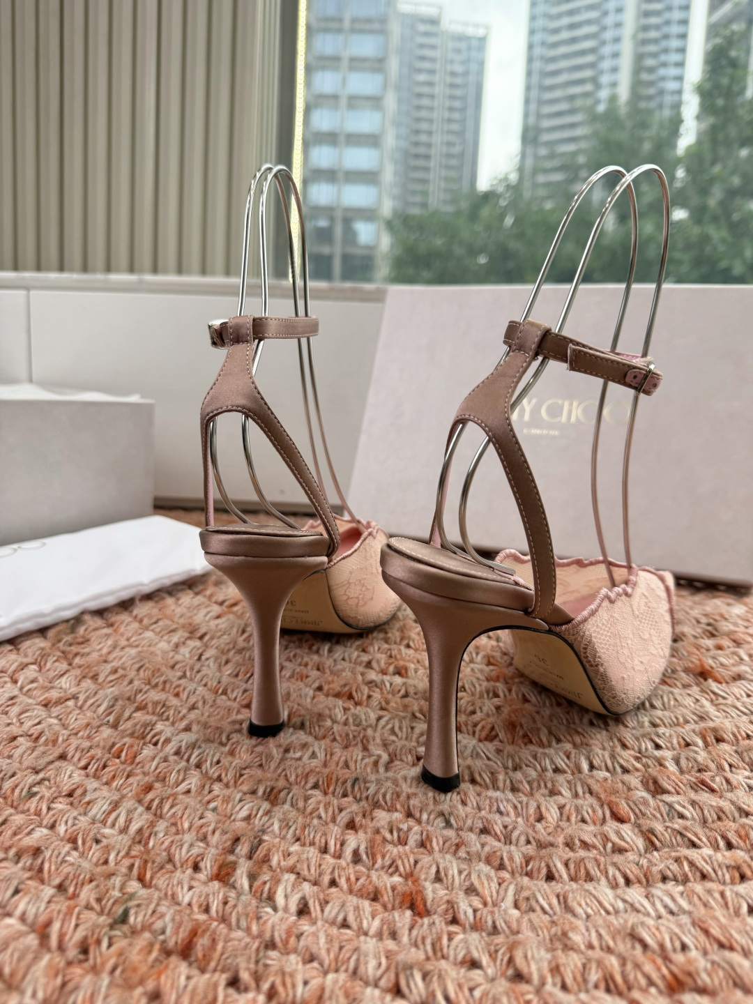 🌾G987所见即所得Jimmychoo 吉米周 26/ 春夏新款 蕾丝 尖头 高跟鞋 这个系列最有意思的