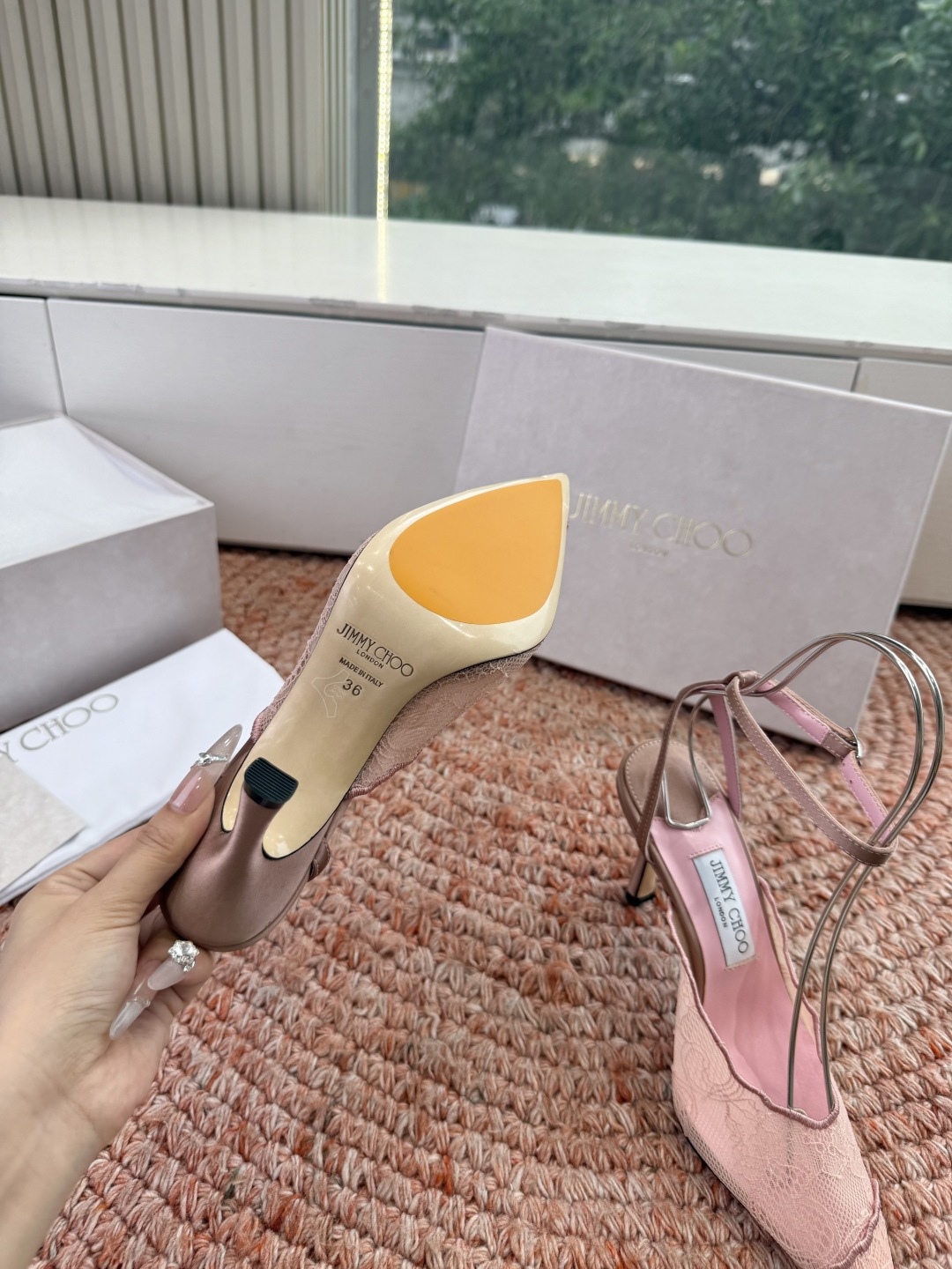 🌾G987所见即所得Jimmychoo 吉米周 26/ 春夏新款 蕾丝 尖头 高跟鞋 这个系列最有意思的