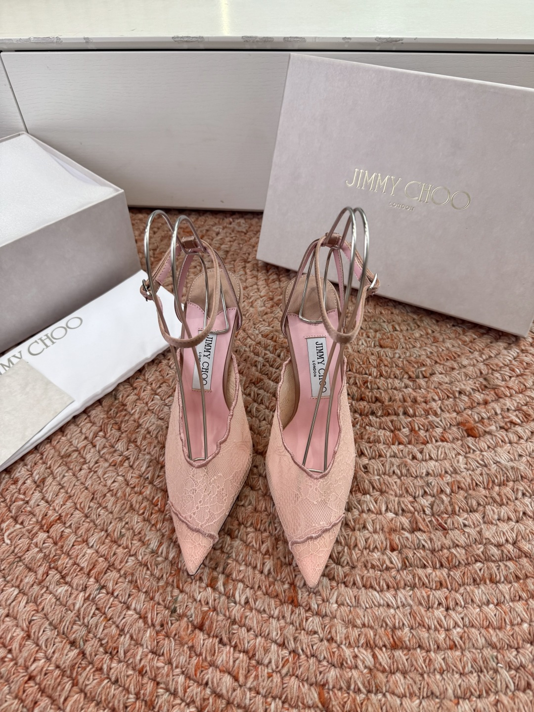 🌾G987所见即所得Jimmychoo 吉米周 26/ 春夏新款 蕾丝 尖头 高跟鞋 这个系列最有意思的