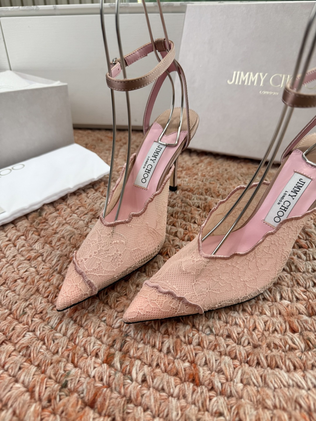 🌾G987所见即所得Jimmychoo 吉米周 26/ 春夏新款 蕾丝 尖头 高跟鞋 这个系列最有意思的