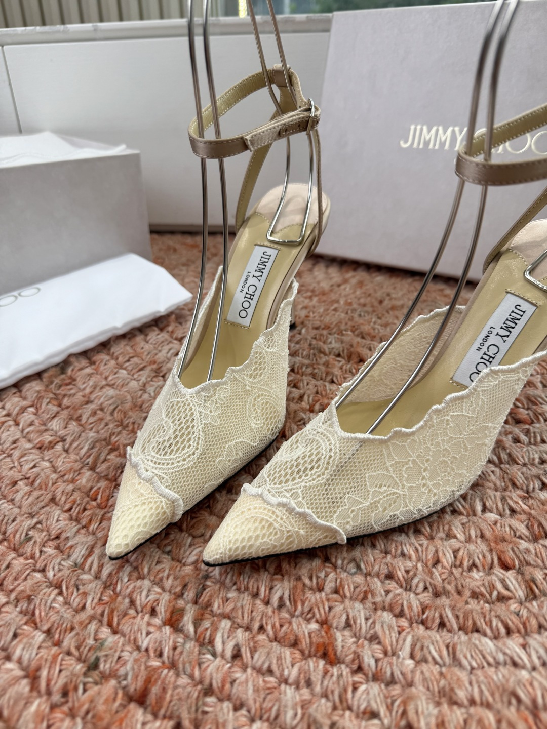 🌾G987所见即所得Jimmychoo 吉米周 26/ 春夏新款 蕾丝 尖头 高跟鞋 这个系列最有意思的