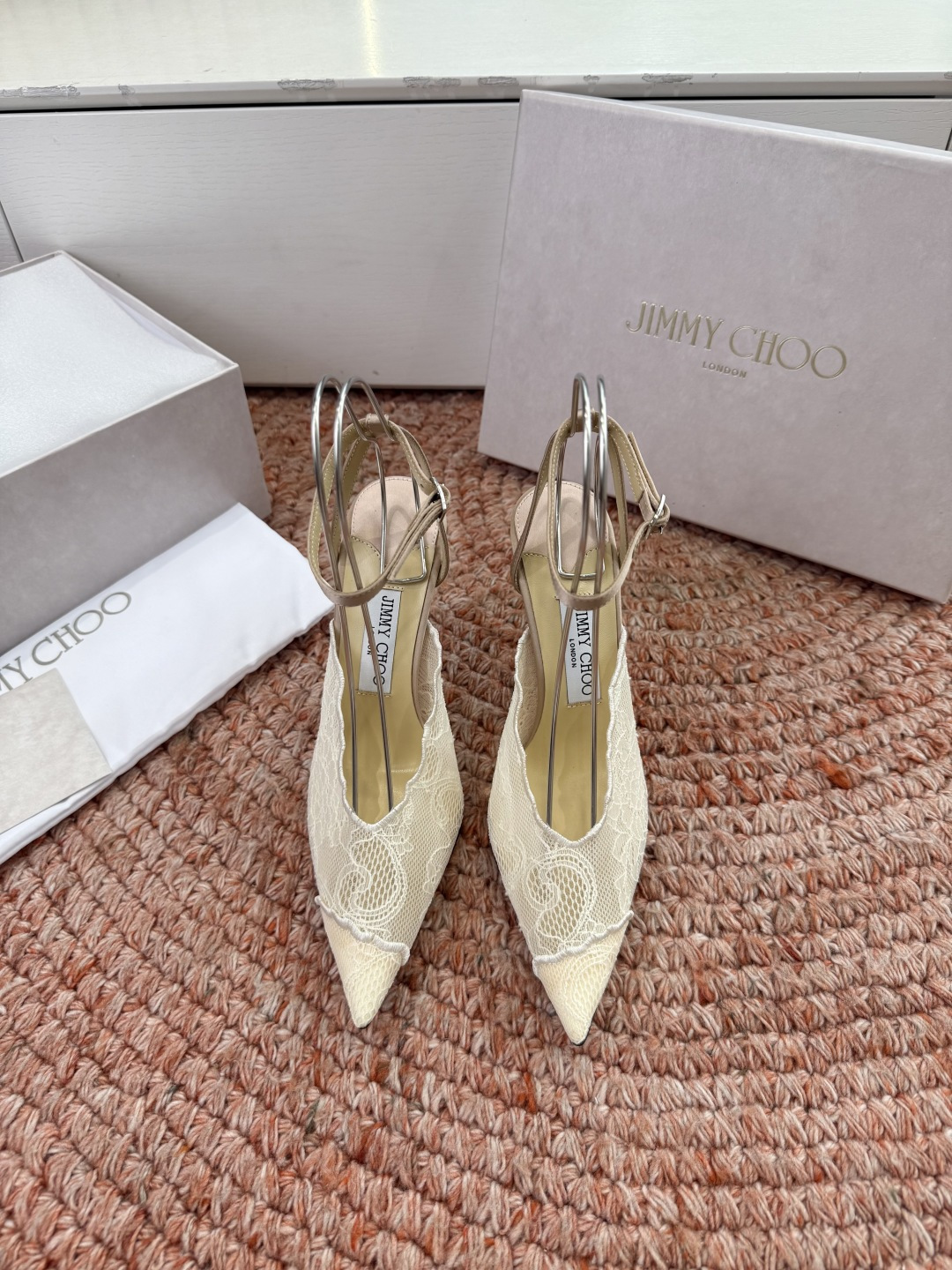 🌾G987所见即所得Jimmychoo 吉米周 26/ 春夏新款 蕾丝 尖头 高跟鞋 这个系列最有意思的