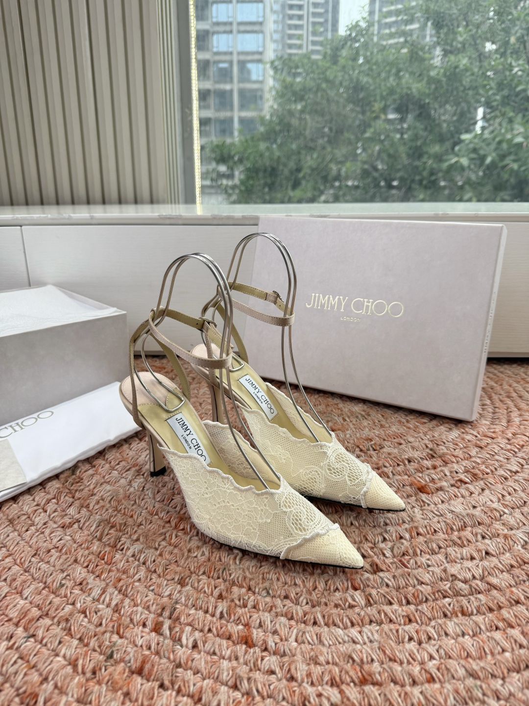 🌾G987所见即所得Jimmychoo 吉米周 26/ 春夏新款 蕾丝 尖头 高跟鞋 这个系列最有意思的