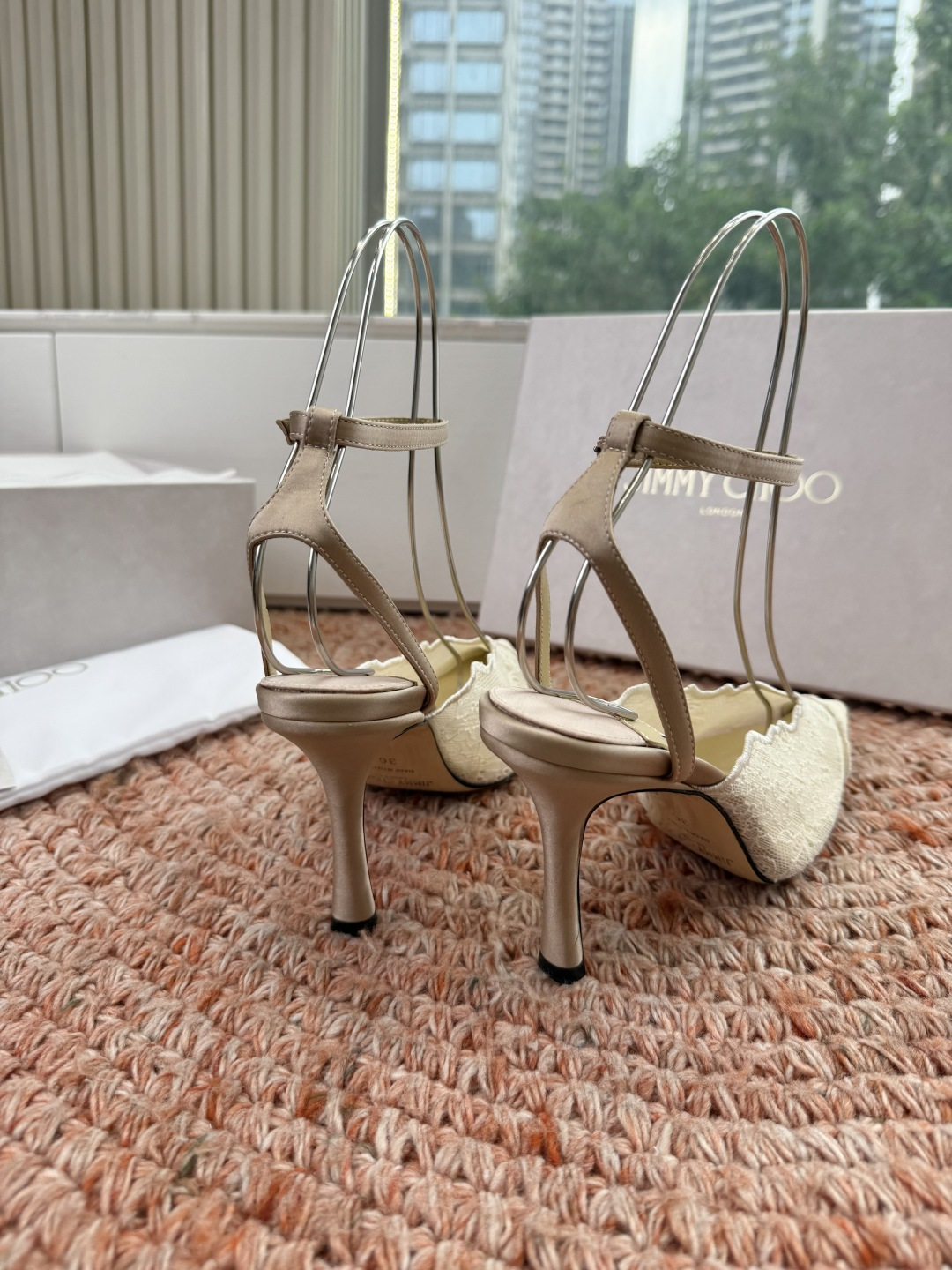 🌾G987所见即所得Jimmychoo 吉米周 26/ 春夏新款 蕾丝 尖头 高跟鞋 这个系列最有意思的