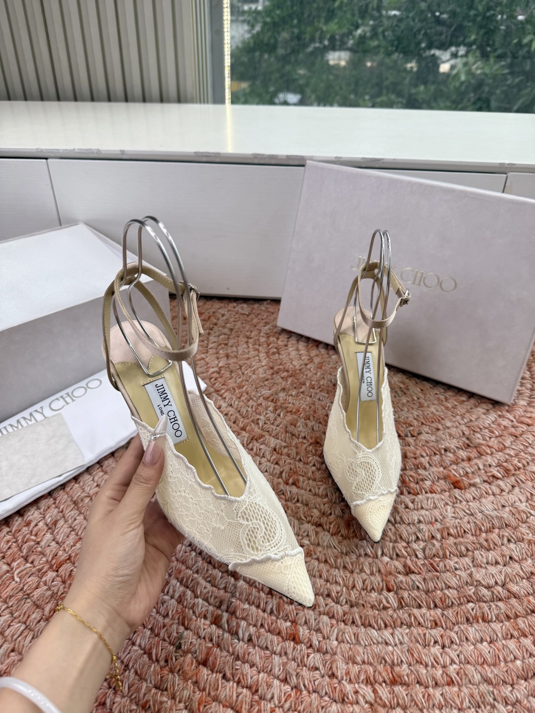 🌾G987所见即所得Jimmychoo 吉米周 26/ 春夏新款 蕾丝 尖头 高跟鞋 这个系列最有意思的