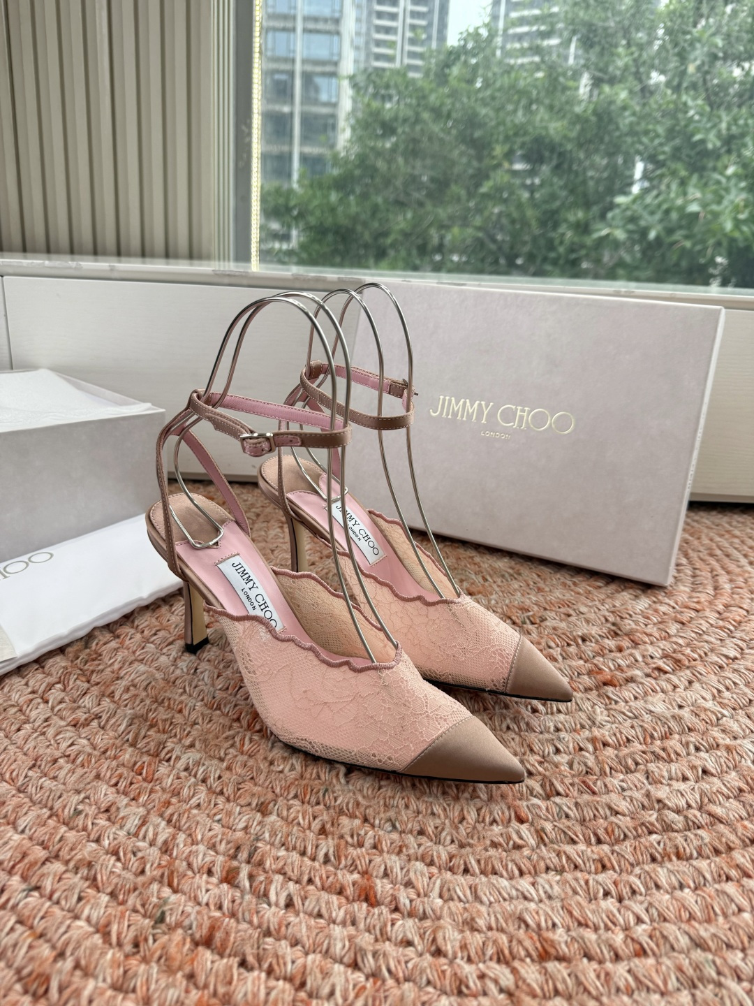 🌾G987所见即所得Jimmychoo 吉米周 26/ 春夏新款 蕾丝 尖头 高跟鞋 这个系列最有意思的