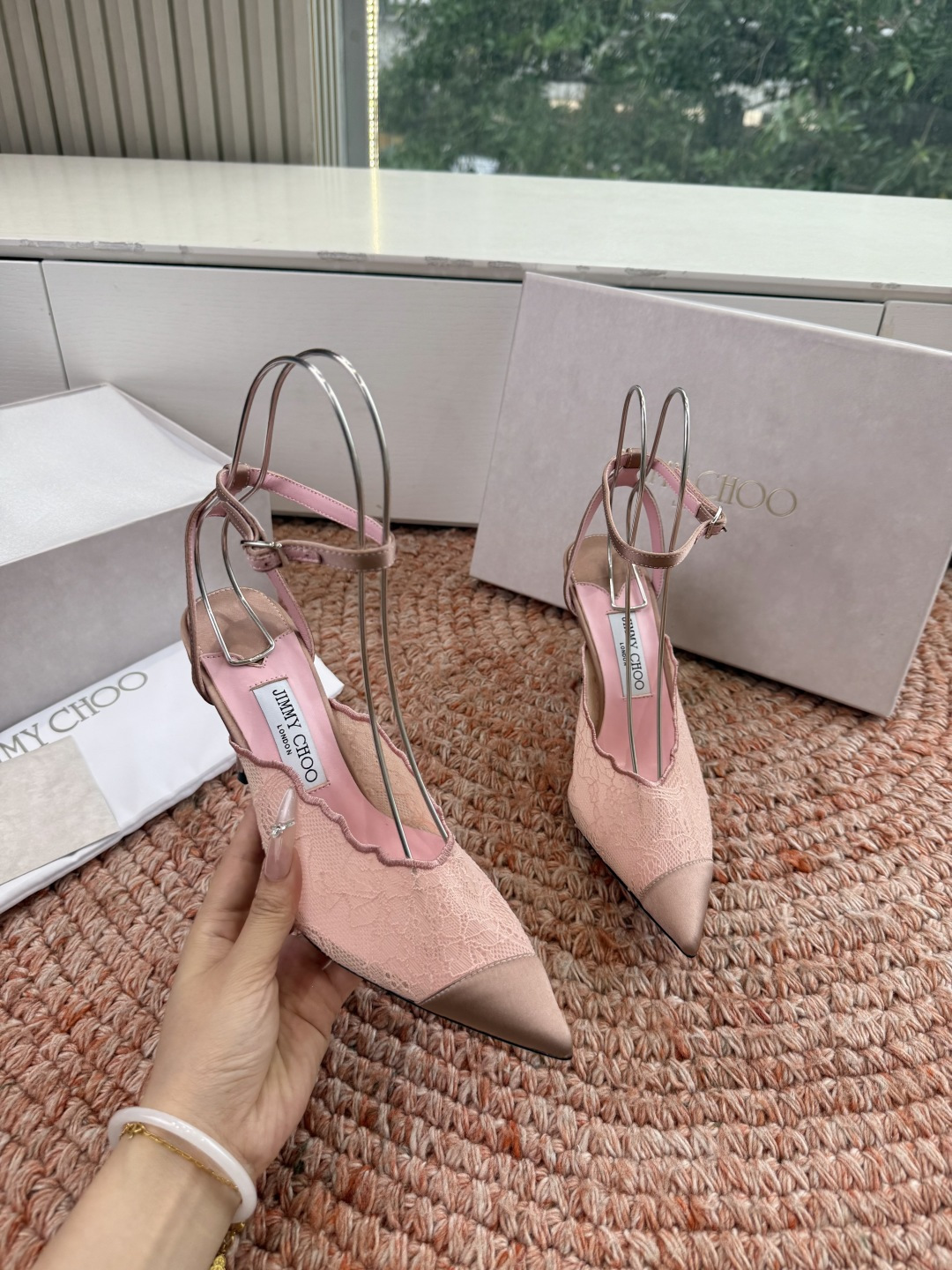 🌾G987所见即所得Jimmychoo 吉米周 26/ 春夏新款 蕾丝 尖头 高跟鞋 这个系列最有意思的