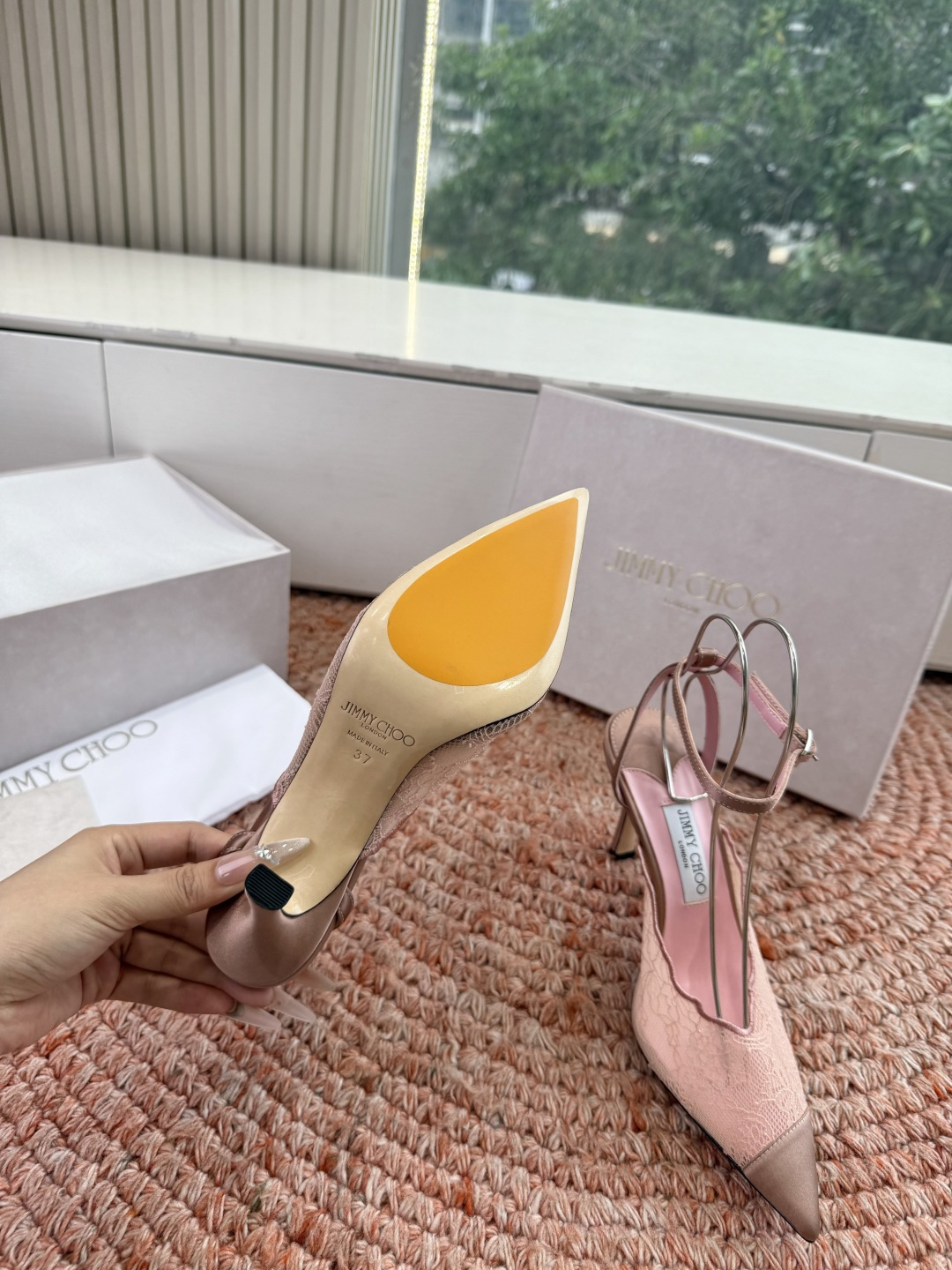 🌾G987所见即所得Jimmychoo 吉米周 26/ 春夏新款 蕾丝 尖头 高跟鞋 这个系列最有意思的