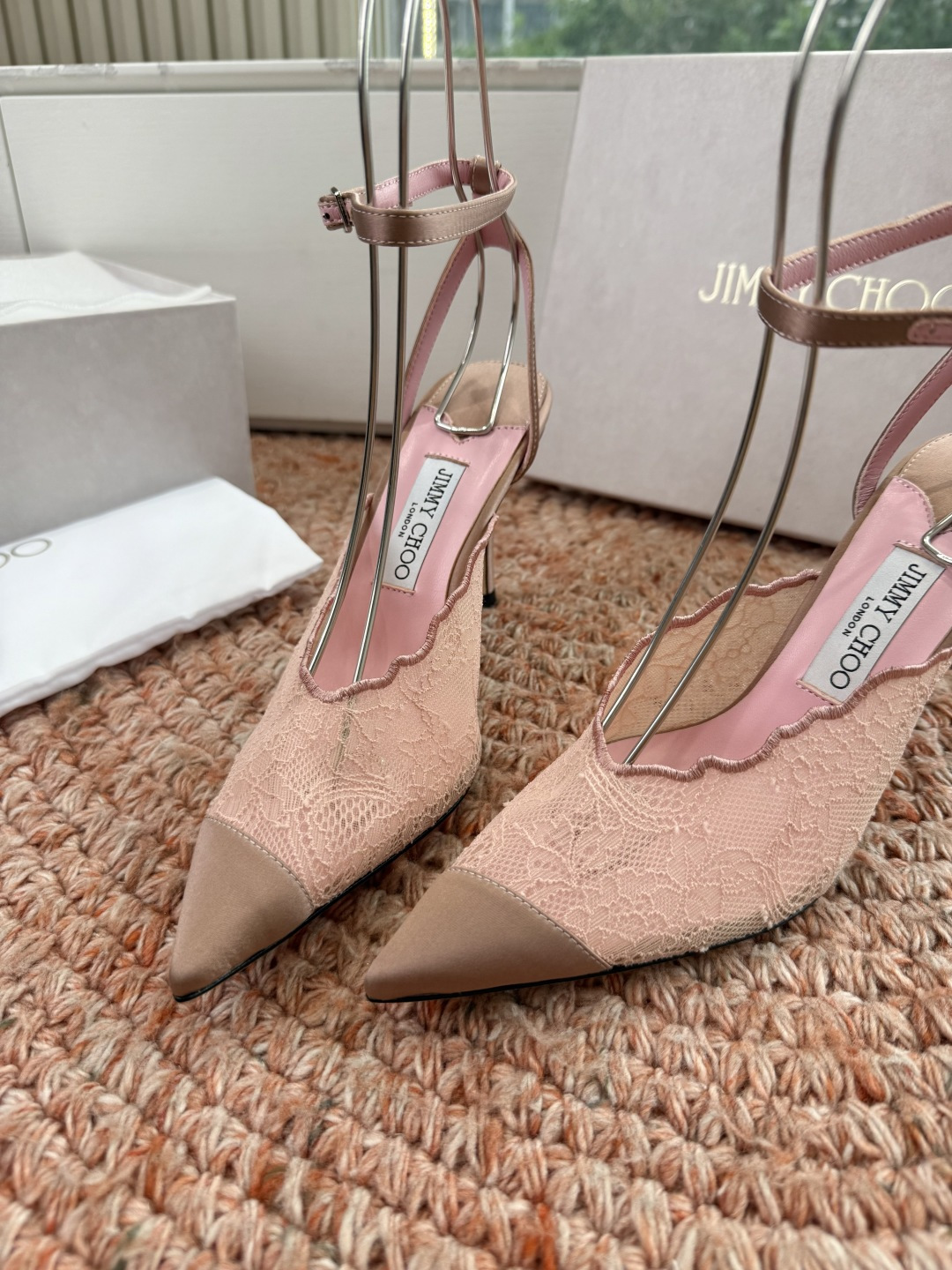 🌾G987所见即所得Jimmychoo 吉米周 26/ 春夏新款 蕾丝 尖头 高跟鞋 这个系列最有意思的