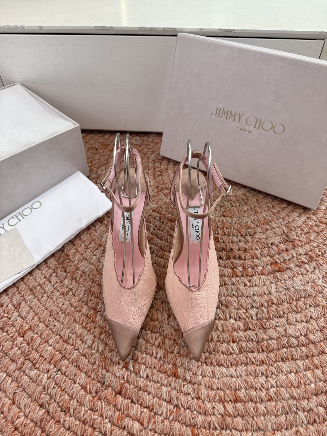 🌾G987所见即所得Jimmychoo 吉米周 26/ 春夏新款 蕾丝 尖头 高跟鞋 这个系列最有意思的