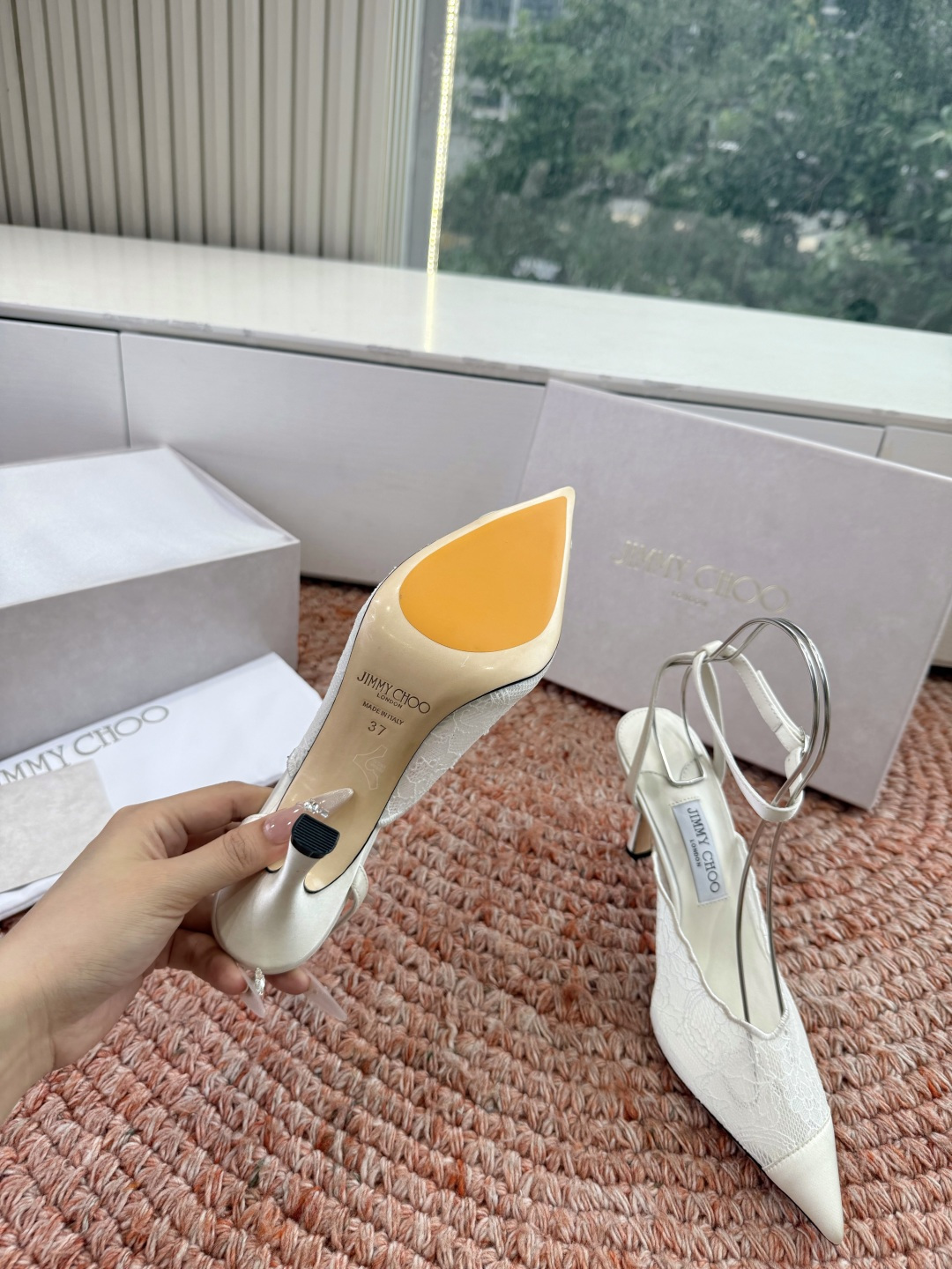 🌾G987所见即所得Jimmychoo 吉米周 26/ 春夏新款 蕾丝 尖头 高跟鞋 这个系列最有意思的