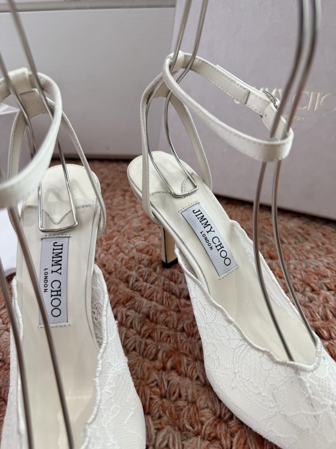 🌾G987所见即所得Jimmychoo 吉米周 26/ 春夏新款 蕾丝 尖头 高跟鞋 这个系列最有意思的