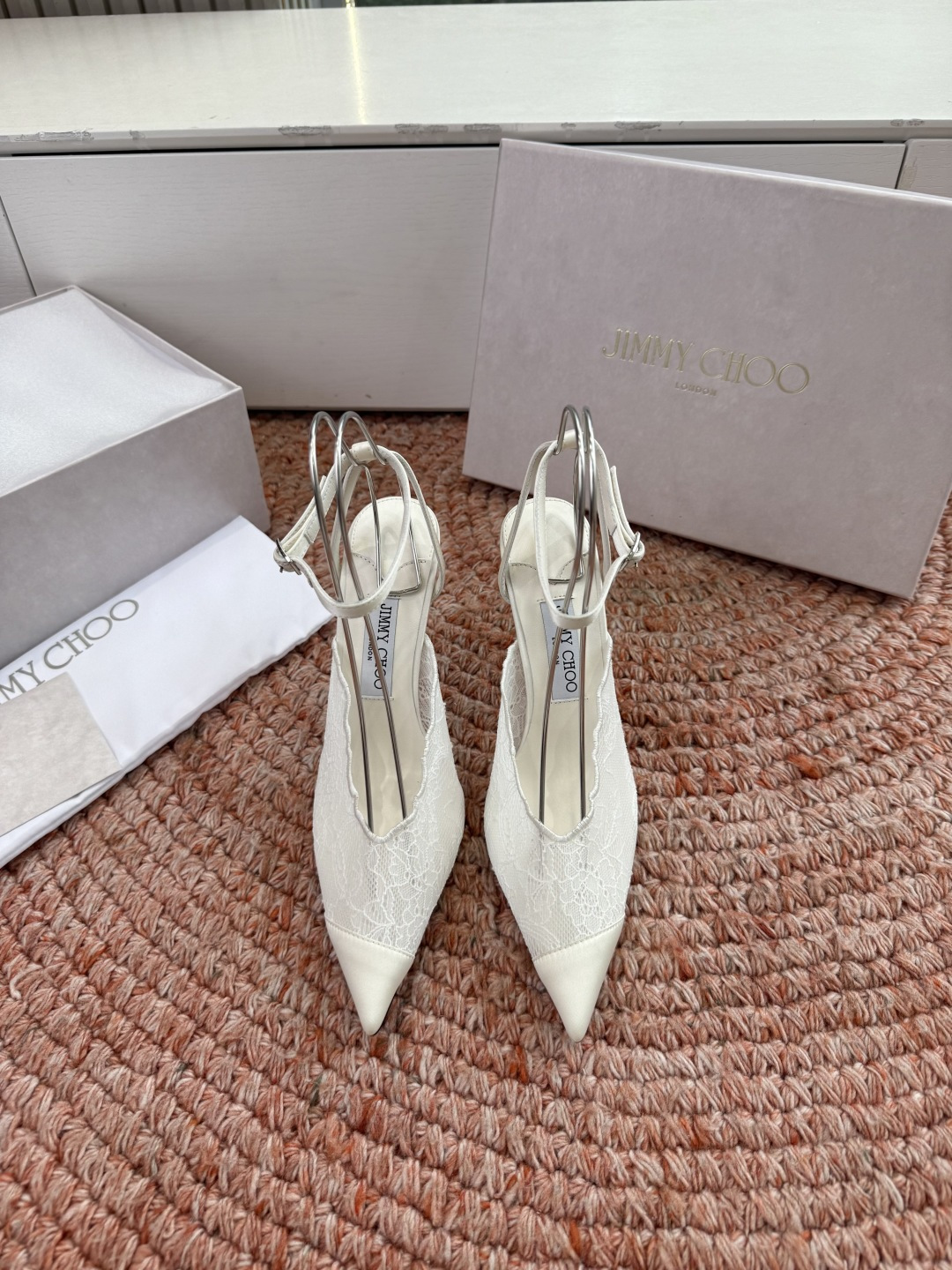 🌾G987所见即所得Jimmychoo 吉米周 26/ 春夏新款 蕾丝 尖头 高跟鞋 这个系列最有意思的