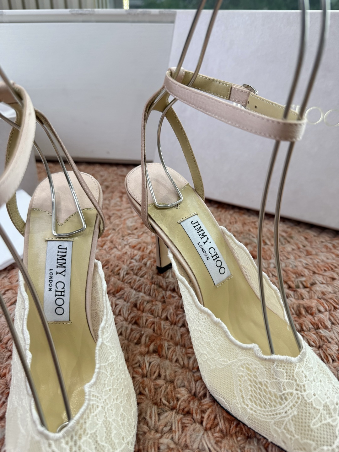 🌾G987所见即所得Jimmychoo 吉米周 26/ 春夏新款 蕾丝 尖头 高跟鞋 这个系列最有意思的