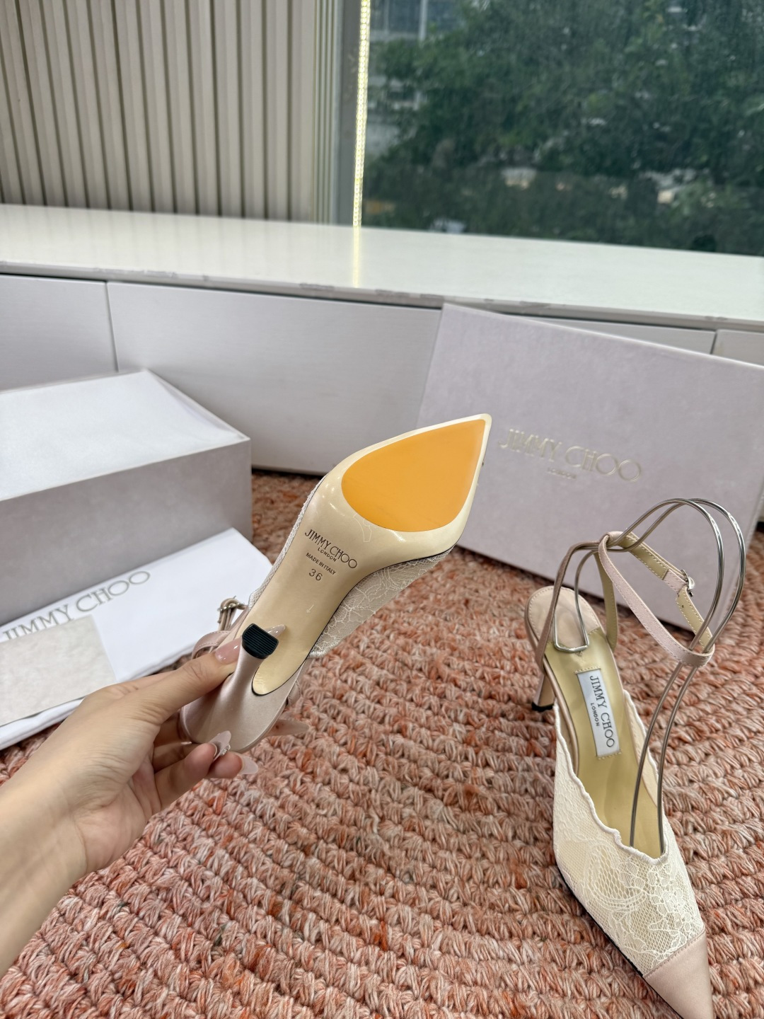 🌾G987所见即所得Jimmychoo 吉米周 26/ 春夏新款 蕾丝 尖头 高跟鞋 这个系列最有意思的