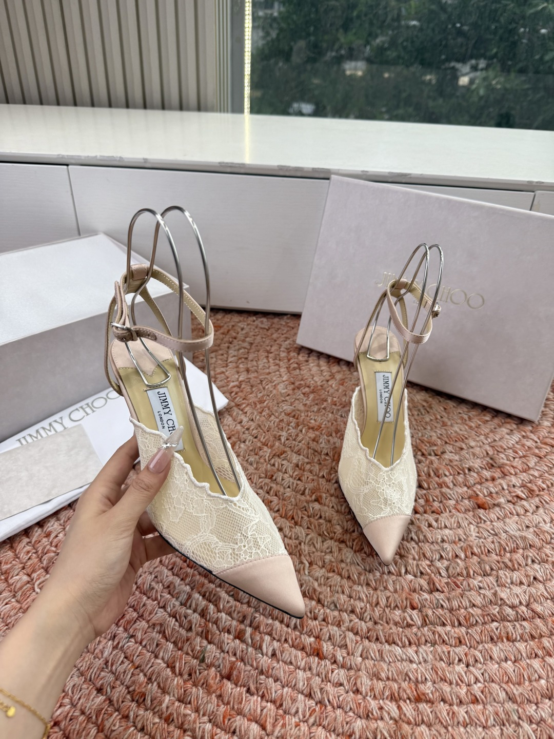 🌾G987所见即所得Jimmychoo 吉米周 26/ 春夏新款 蕾丝 尖头 高跟鞋 这个系列最有意思的