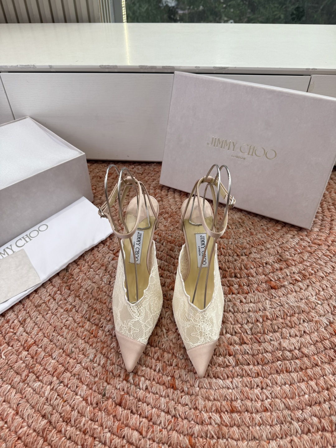 🌾G987所见即所得Jimmychoo 吉米周 26/ 春夏新款 蕾丝 尖头 高跟鞋 这个系列最有意思的