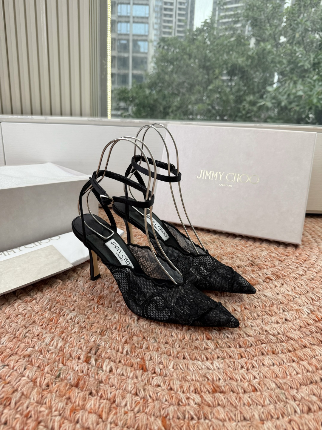 🌾G987所见即所得Jimmychoo 吉米周 26/ 春夏新款 蕾丝 尖头 高跟鞋 这个系列最有意思的