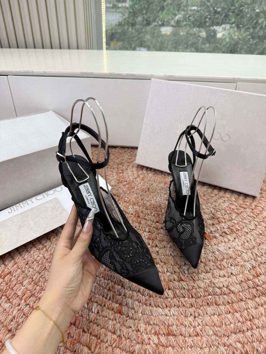 🌾G987所见即所得Jimmychoo 吉米周 26/ 春夏新款 蕾丝 尖头 高跟鞋 这个系列最有意思的