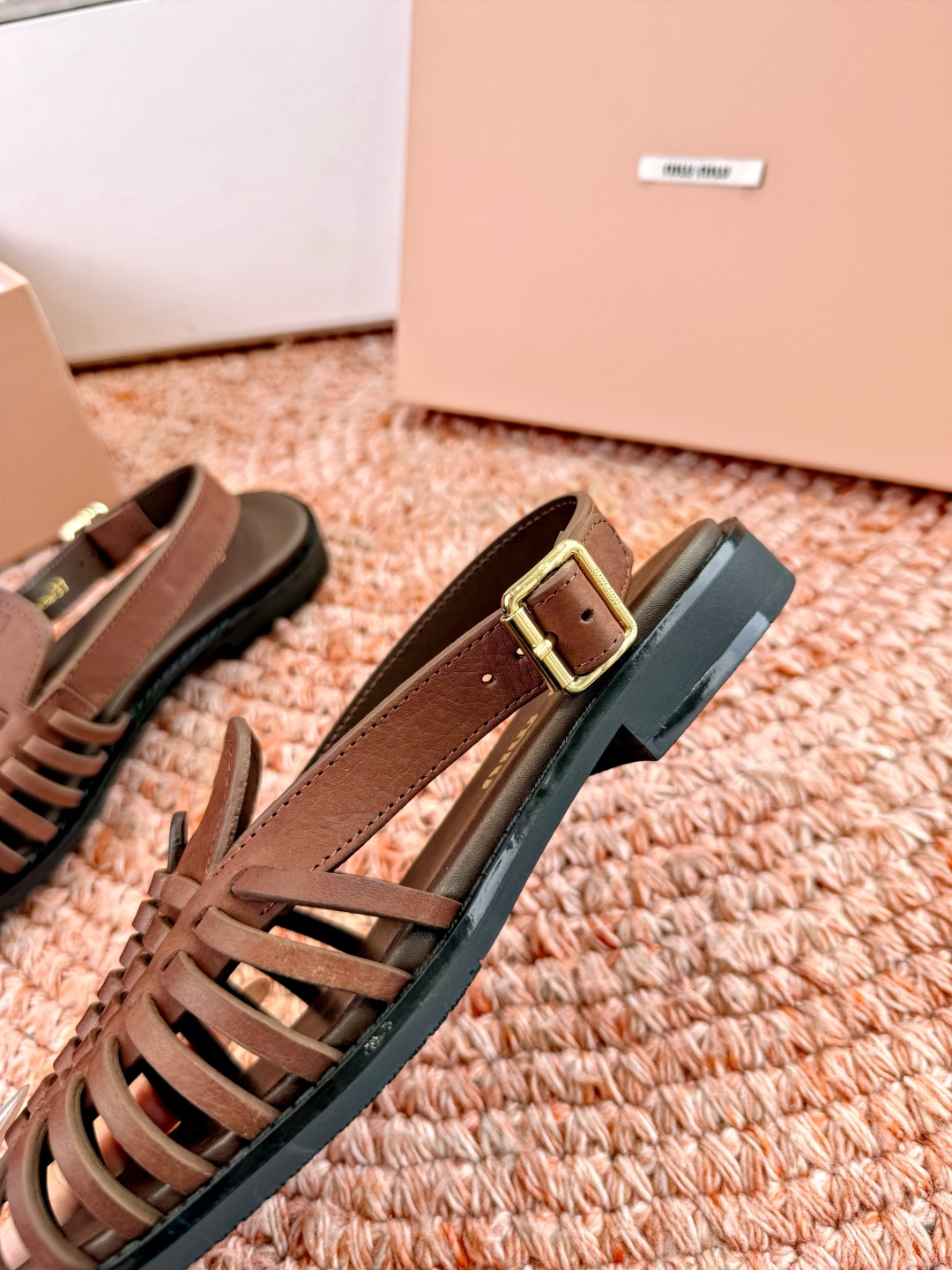 🌾G027代购级独家上新Miu Miu2026牛皮半拖Zp开发 手工羊皮编织麻花菱格平底拖鞋秒杀市面版本