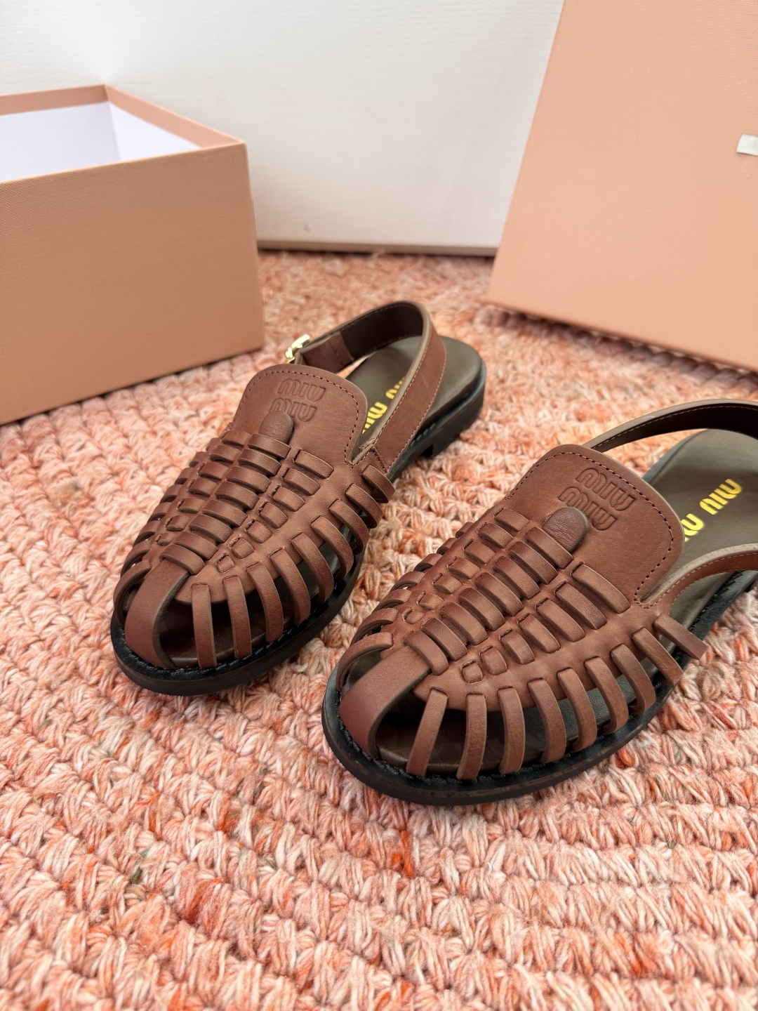 🌾G027代购级独家上新Miu Miu2026牛皮半拖Zp开发 手工羊皮编织麻花菱格平底拖鞋秒杀市面版本