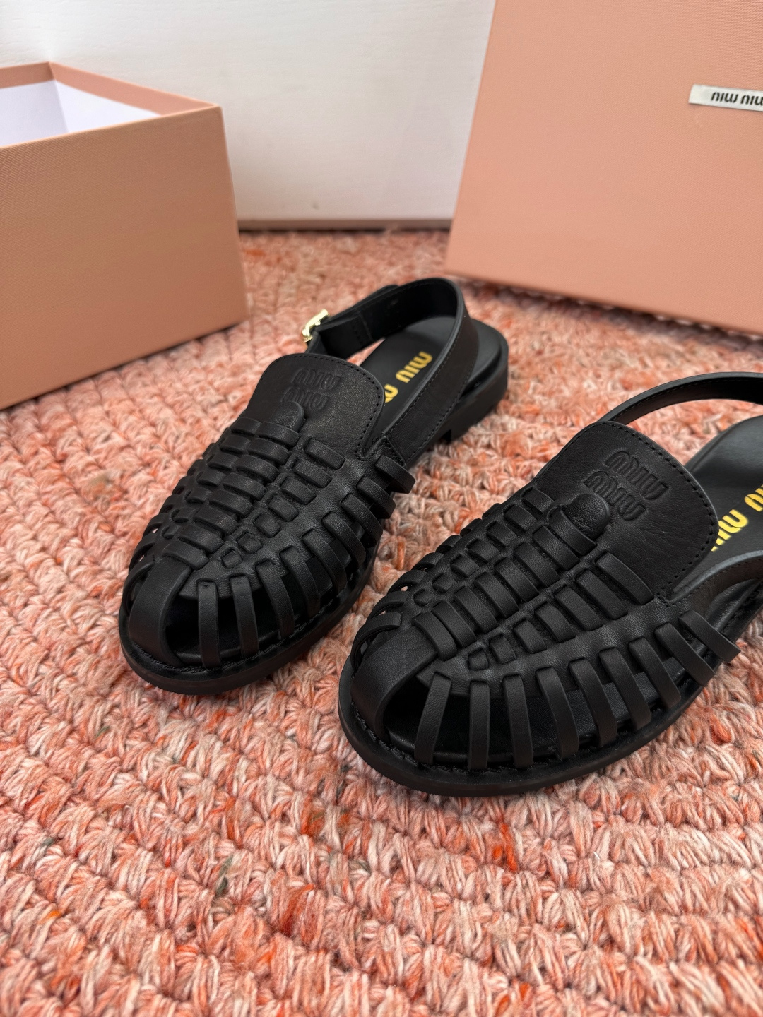 🌾G027代购级独家上新Miu Miu2026牛皮半拖Zp开发 手工羊皮编织麻花菱格平底拖鞋秒杀市面版本