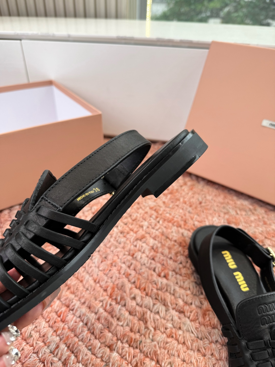 🌾G027代购级独家上新Miu Miu2026牛皮半拖Zp开发 手工羊皮编织麻花菱格平底拖鞋秒杀市面版本